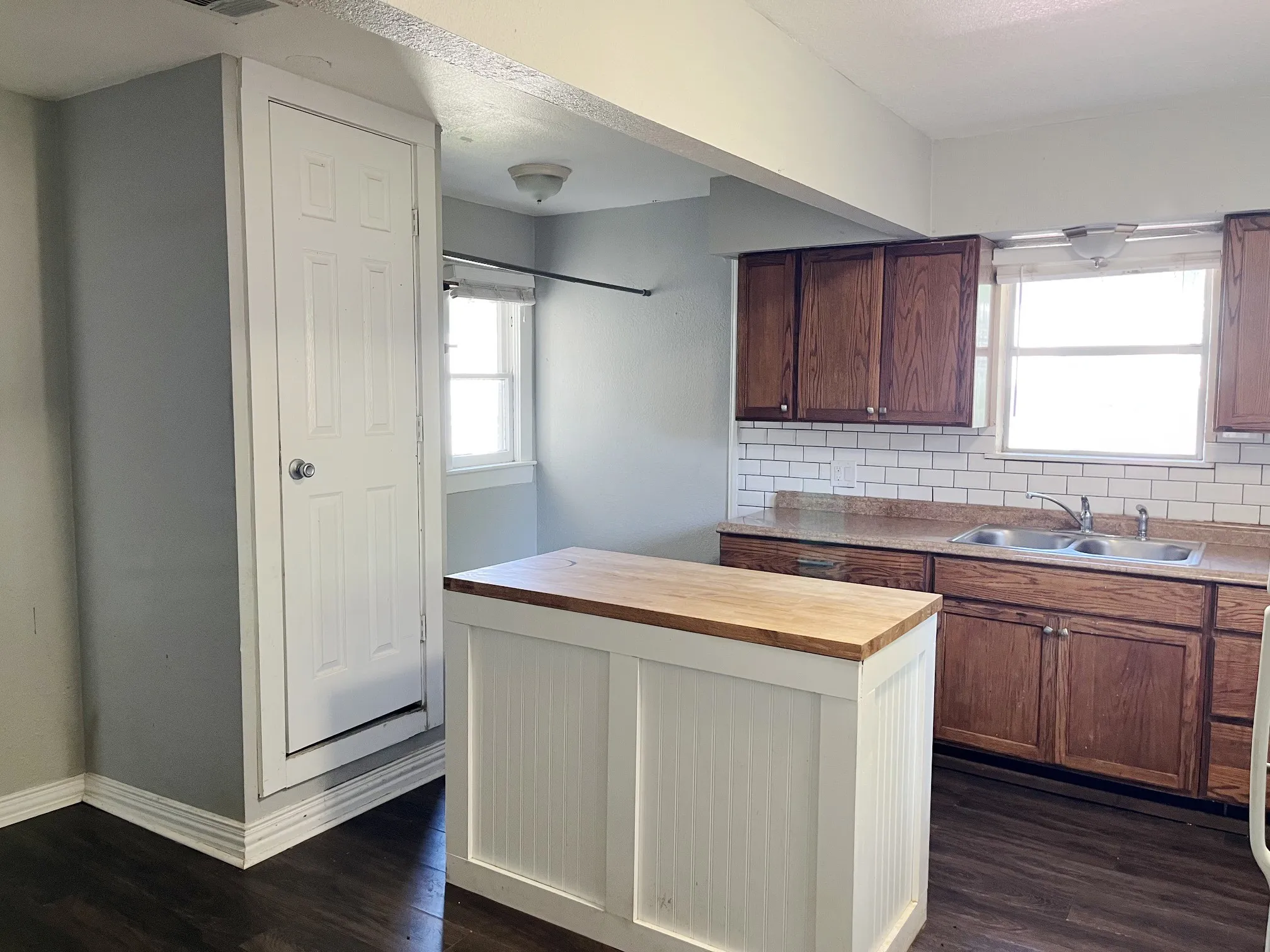 Single Family Residence For Sale in Grayson County , 1601 W Bond Street, Denison, Texas 75020, 3 Bedroom, 2 Bathroom, Garage spaces, 1,570 Sqft, built in 1920, mls#21318689, Real Estate Agent in Denison, Homes For Sale in Grayson county, Homes For Sale in Denison, Realtor in Denison Texas, Real Estate Brokerage Independent Realty Texas, Luminita Cordes Realtor
