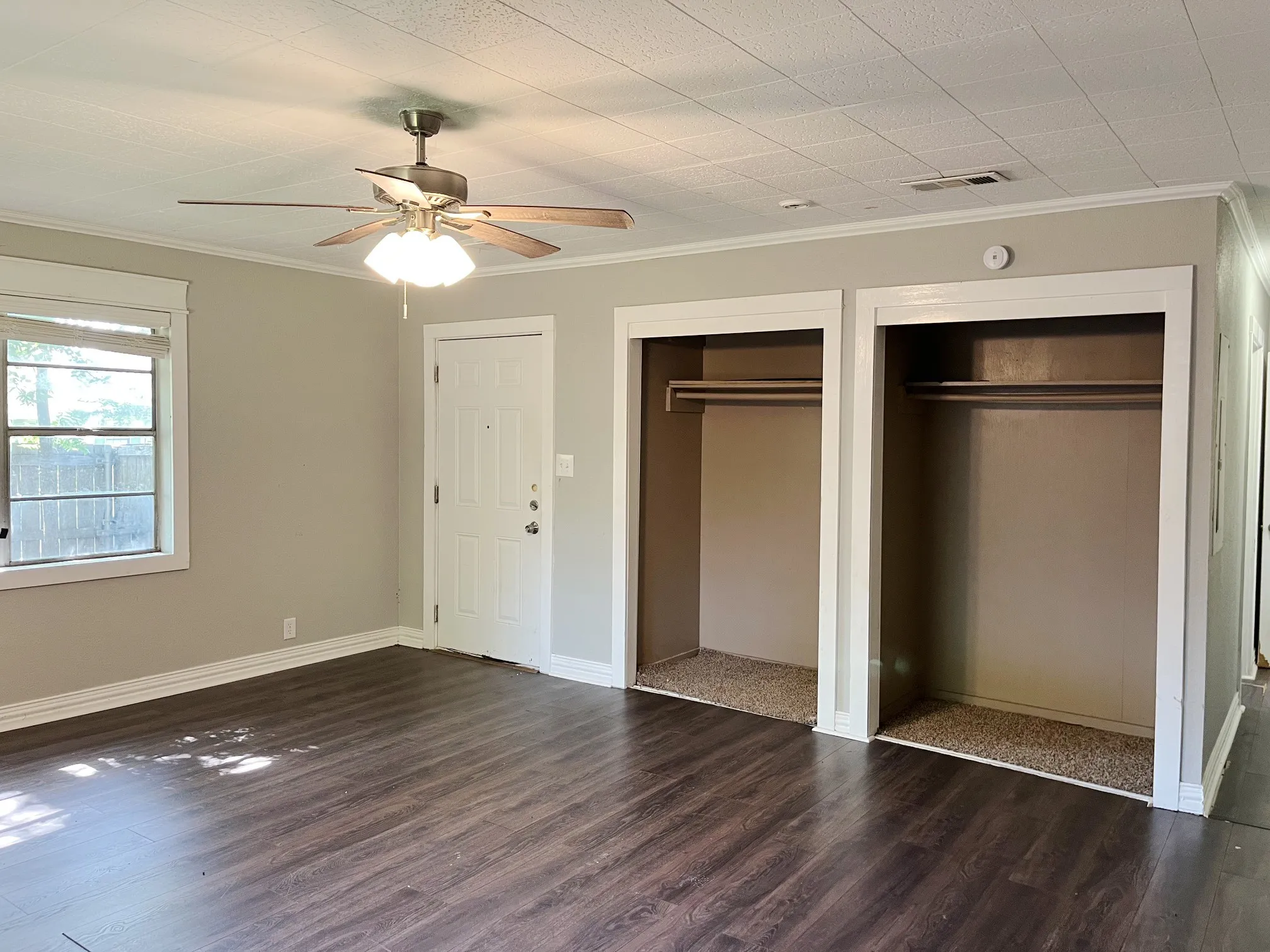 Single Family Residence For Sale in Grayson County , 1601 W Bond Street, Denison, Texas 75020, 3 Bedroom, 2 Bathroom, Garage spaces, 1,570 Sqft, built in 1920, mls#21318689, Real Estate Agent in Denison, Homes For Sale in Grayson county, Homes For Sale in Denison, Realtor in Denison Texas, Real Estate Brokerage Independent Realty Texas, Luminita Cordes Realtor