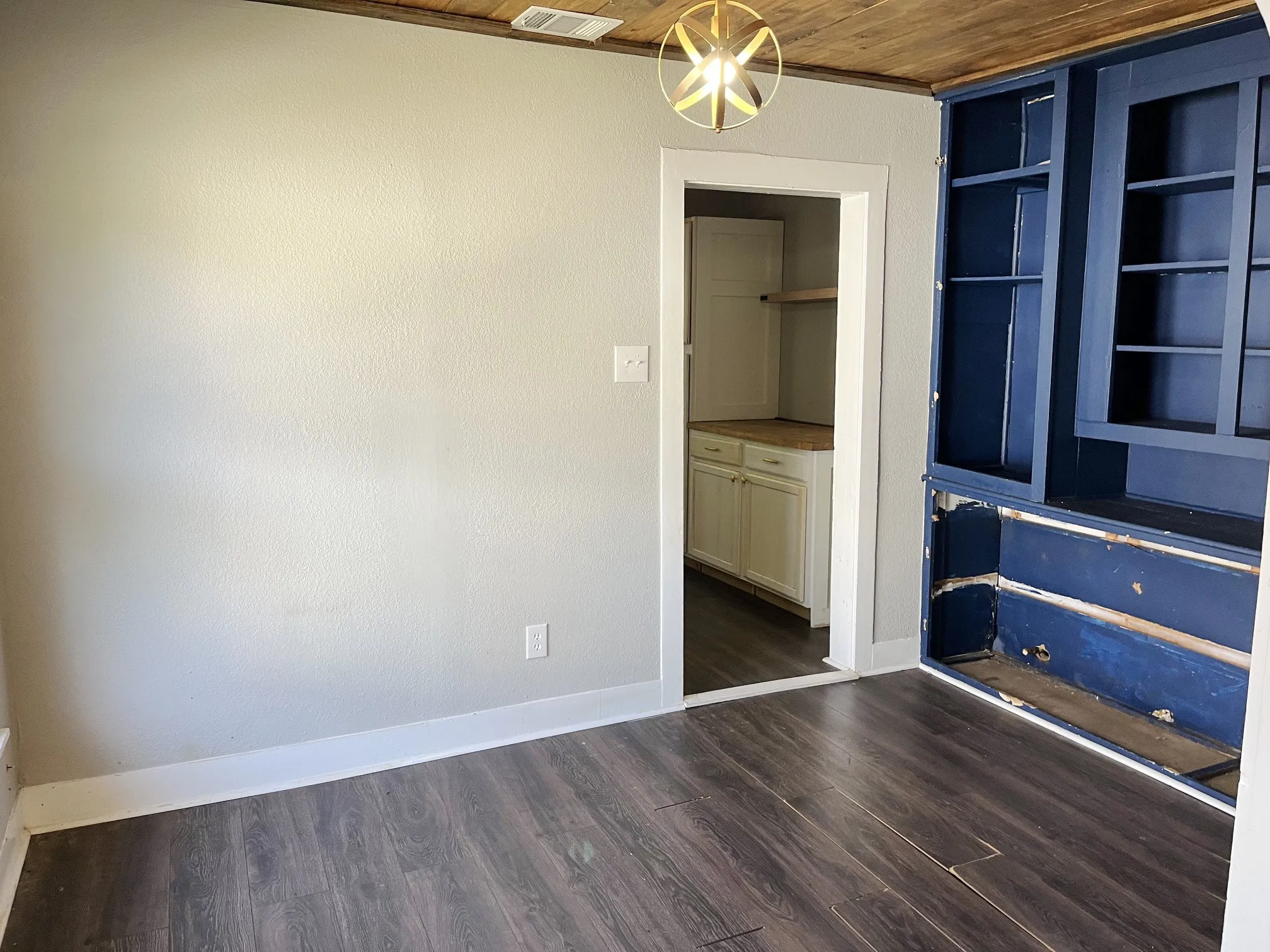 Single Family Residence For Sale in Grayson County , 1601 W Bond Street, Denison, Texas 75020, 3 Bedroom, 2 Bathroom, Garage spaces, 1,570 Sqft, built in 1920, mls#21318689, Real Estate Agent in Denison, Homes For Sale in Grayson county, Homes For Sale in Denison, Realtor in Denison Texas, Real Estate Brokerage Independent Realty Texas, Luminita Cordes Realtor