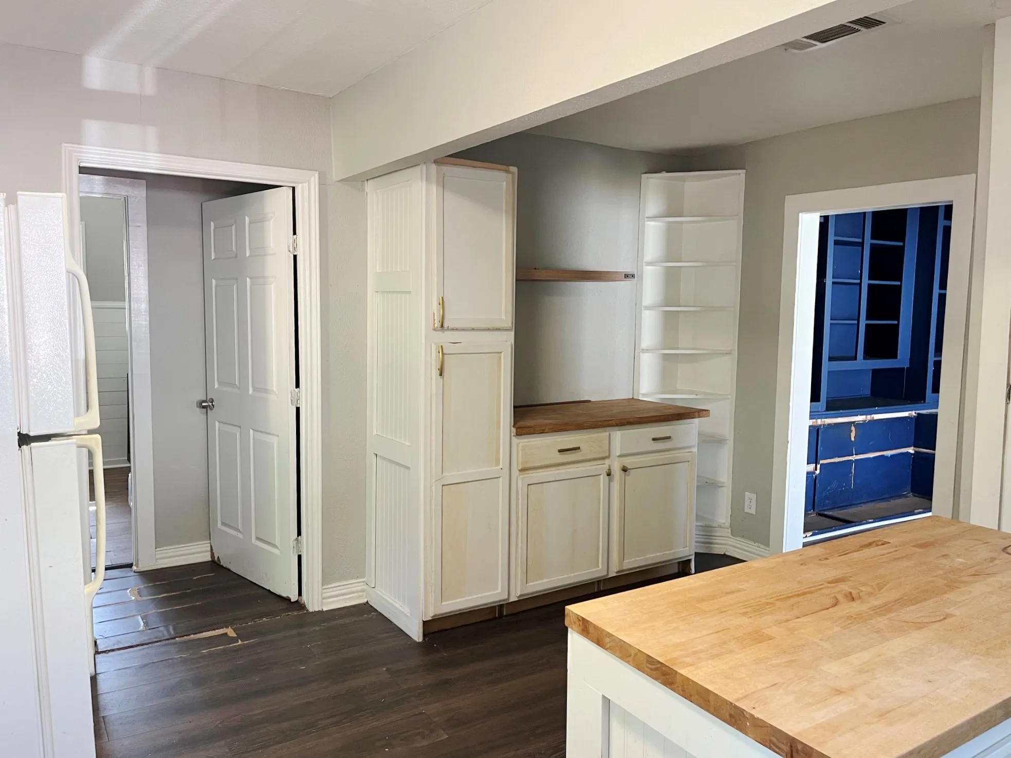 Single Family Residence For Sale in Grayson County , 1601 W Bond Street, Denison, Texas 75020, 3 Bedroom, 2 Bathroom, Garage spaces, 1,570 Sqft, built in 1920, mls#21318689, Real Estate Agent in Denison, Homes For Sale in Grayson county, Homes For Sale in Denison, Realtor in Denison Texas, Real Estate Brokerage Independent Realty Texas, Luminita Cordes Realtor