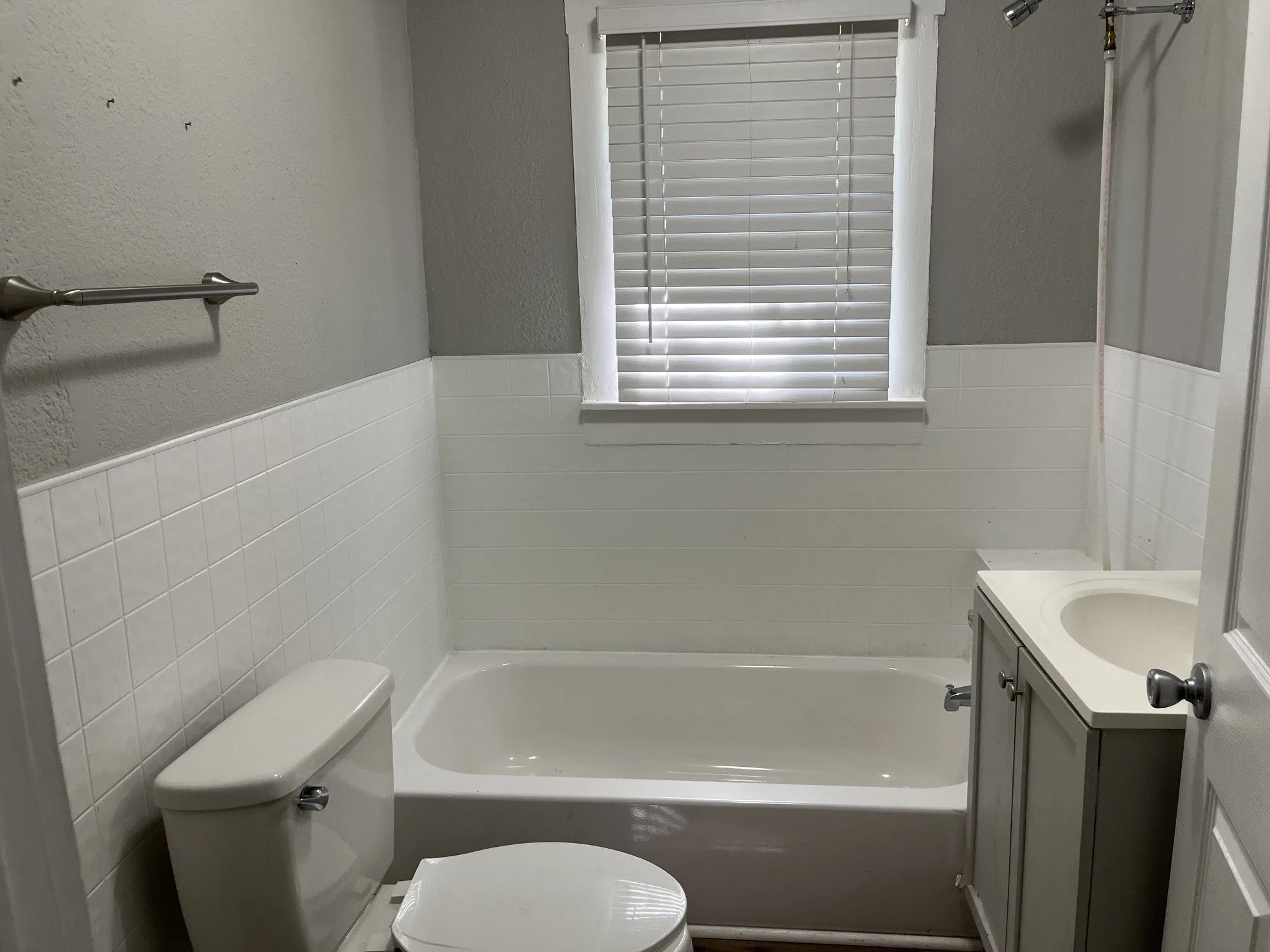 Single Family Residence For Sale in Grayson County , 1601 W Bond Street, Denison, Texas 75020, 3 Bedroom, 2 Bathroom, Garage spaces, 1,570 Sqft, built in 1920, mls#21318689, Real Estate Agent in Denison, Homes For Sale in Grayson county, Homes For Sale in Denison, Realtor in Denison Texas, Real Estate Brokerage Independent Realty Texas, Luminita Cordes Realtor