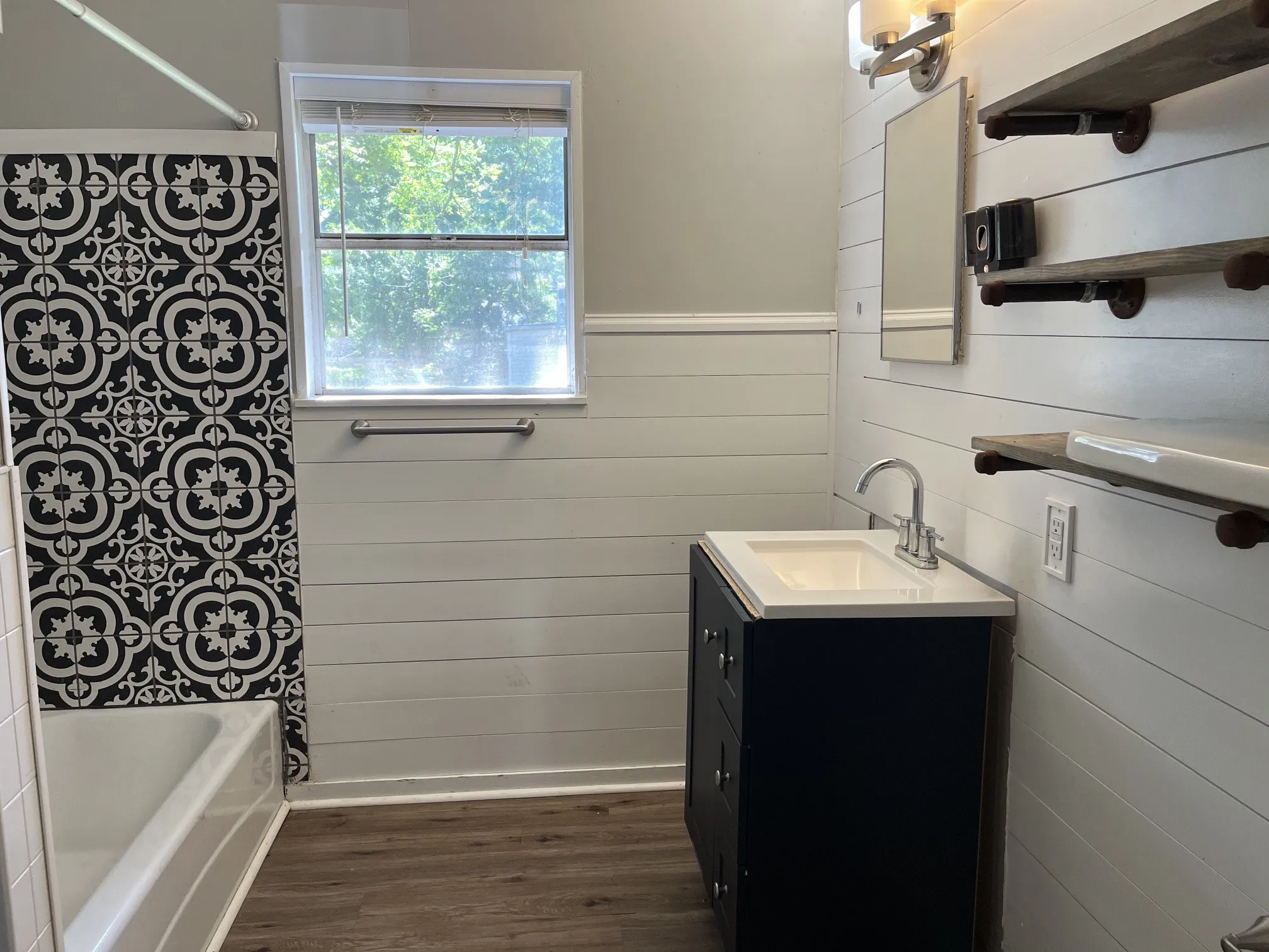 Single Family Residence For Sale in Grayson County , 1601 W Bond Street, Denison, Texas 75020, 3 Bedroom, 2 Bathroom, Garage spaces, 1,570 Sqft, built in 1920, mls#21318689, Real Estate Agent in Denison, Homes For Sale in Grayson county, Homes For Sale in Denison, Realtor in Denison Texas, Real Estate Brokerage Independent Realty Texas, Luminita Cordes Realtor