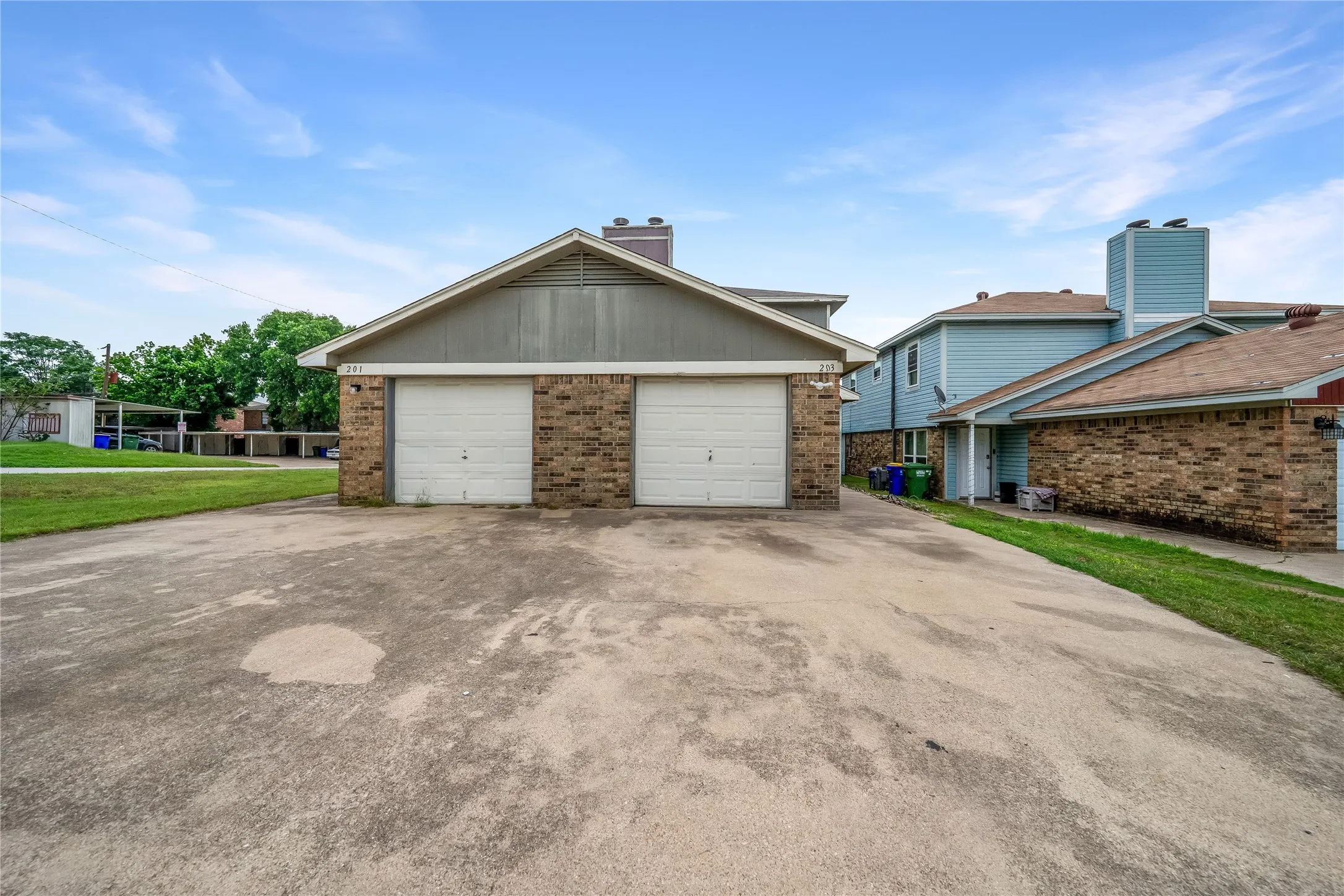 Duplex For Rent in Tarrant County , 203 S Las Vegas Trail, White Settlement, Texas 76108, 2 Bedroom, 2 Bathroom, 1 Garage spaces, 2,304 Sqft, built in 1984, mls#21316914, Real Estate Agent in White Settlement, Homes For Rent in Tarrant county, Homes For Rent in White Settlement, Realtor in White Settlement Texas, Real Estate Brokerage Independent Realty Texas, Luminita Cordes Realtor