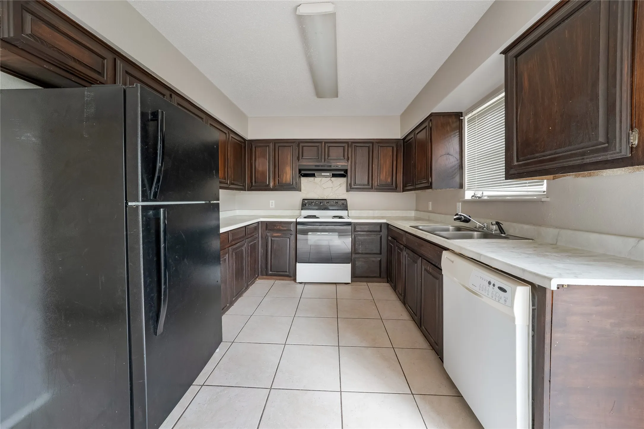 Duplex For Rent in Tarrant County , 203 S Las Vegas Trail, White Settlement, Texas 76108, 2 Bedroom, 2 Bathroom, 1 Garage spaces, 2,304 Sqft, built in 1984, mls#21316914, Real Estate Agent in White Settlement, Homes For Rent in Tarrant county, Homes For Rent in White Settlement, Realtor in White Settlement Texas, Real Estate Brokerage Independent Realty Texas, Luminita Cordes Realtor