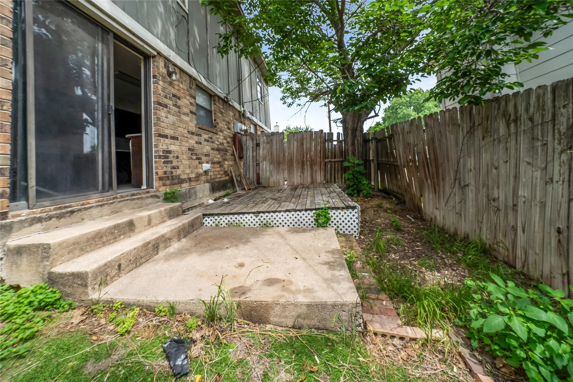 Duplex For Rent in Tarrant County , 203 S Las Vegas Trail, White Settlement, Texas 76108, 2 Bedroom, 2 Bathroom, 1 Garage spaces, 2,304 Sqft, built in 1984, mls#21316914, Real Estate Agent in White Settlement, Homes For Rent in Tarrant county, Homes For Rent in White Settlement, Realtor in White Settlement Texas, Real Estate Brokerage Independent Realty Texas, Luminita Cordes Realtor