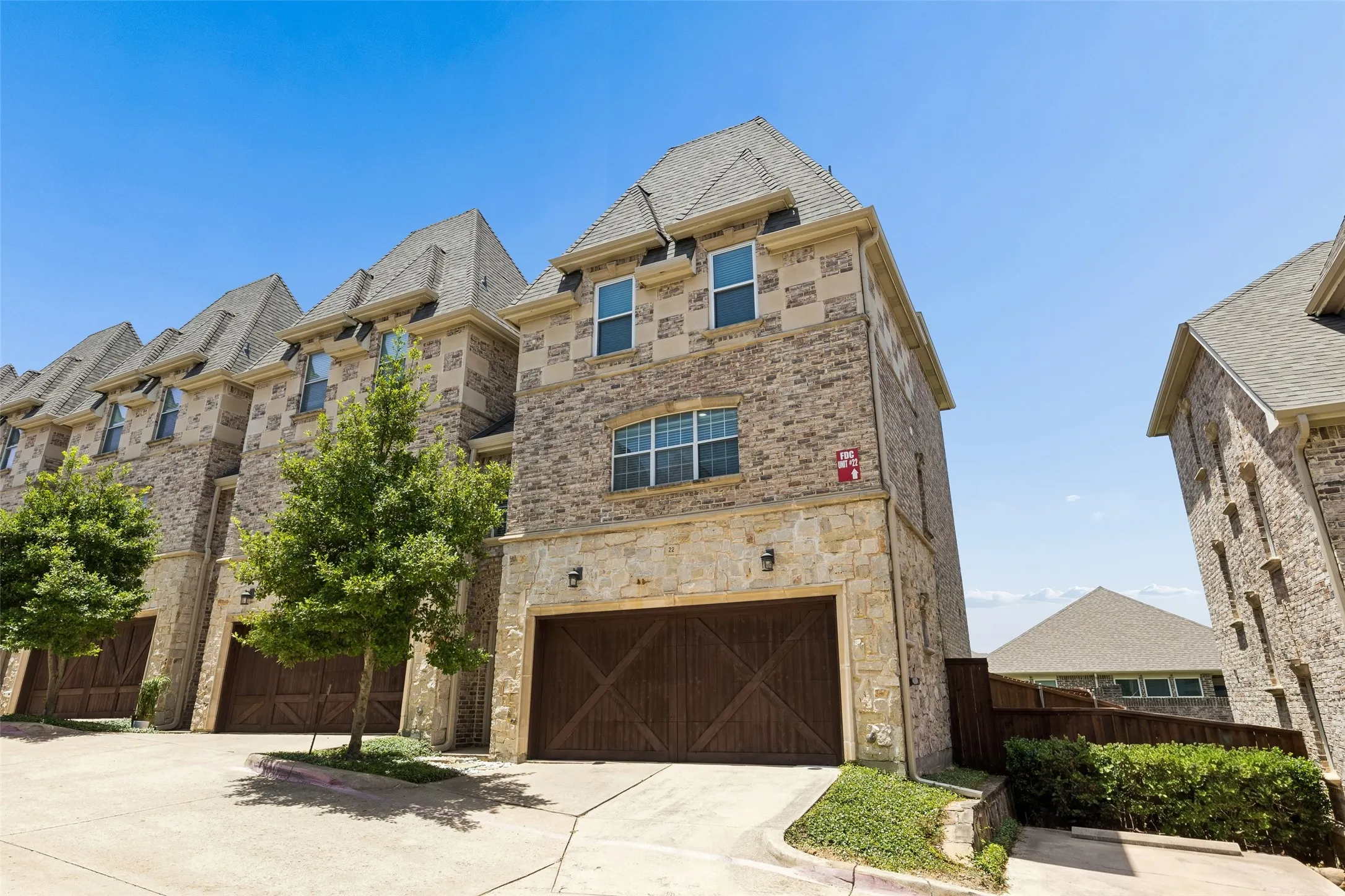 Condominium For Sale in Denton County , 2700 Club Ridge Drive 22, Lewisville, Texas 75067, 3 Bedroom, 4 Bathroom, 2 Garage spaces, 1,750 Sqft, built in 2007, mls#21304803, Real Estate Agent in Lewisville, Homes For Sale in Denton county, Homes For Sale in Lewisville, Realtor in Lewisville Texas, Real Estate Brokerage Independent Realty Texas, Luminita Cordes Realtor