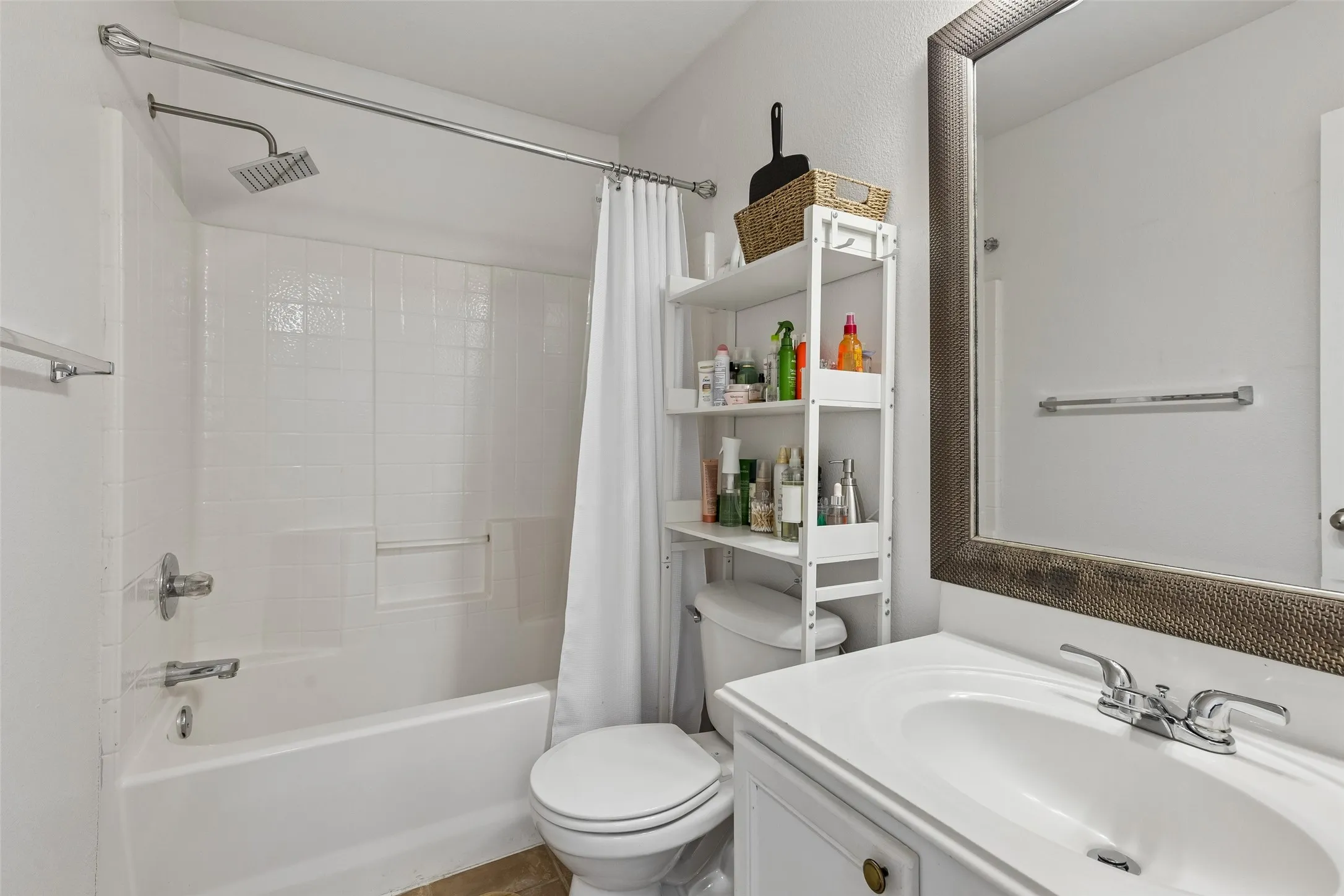 Condominium For Sale in Denton County , 2700 Club Ridge Drive 22, Lewisville, Texas 75067, 3 Bedroom, 4 Bathroom, 2 Garage spaces, 1,750 Sqft, built in 2007, mls#21304803, Real Estate Agent in Lewisville, Homes For Sale in Denton county, Homes For Sale in Lewisville, Realtor in Lewisville Texas, Real Estate Brokerage Independent Realty Texas, Luminita Cordes Realtor