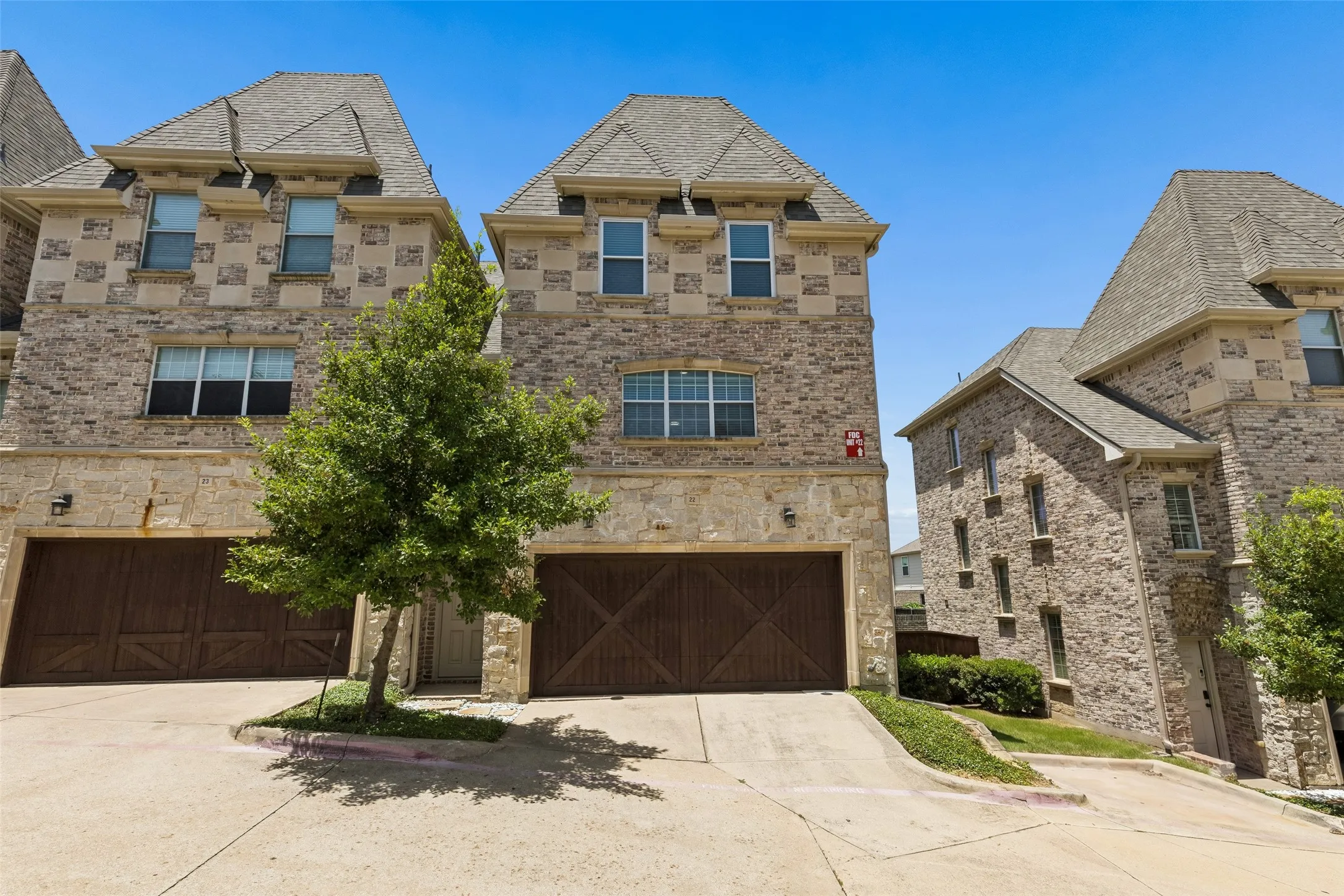 Condominium For Sale in Denton County , 2700 Club Ridge Drive 22, Lewisville, Texas 75067, 3 Bedroom, 4 Bathroom, 2 Garage spaces, 1,750 Sqft, built in 2007, mls#21304803, Real Estate Agent in Lewisville, Homes For Sale in Denton county, Homes For Sale in Lewisville, Realtor in Lewisville Texas, Real Estate Brokerage Independent Realty Texas, Luminita Cordes Realtor