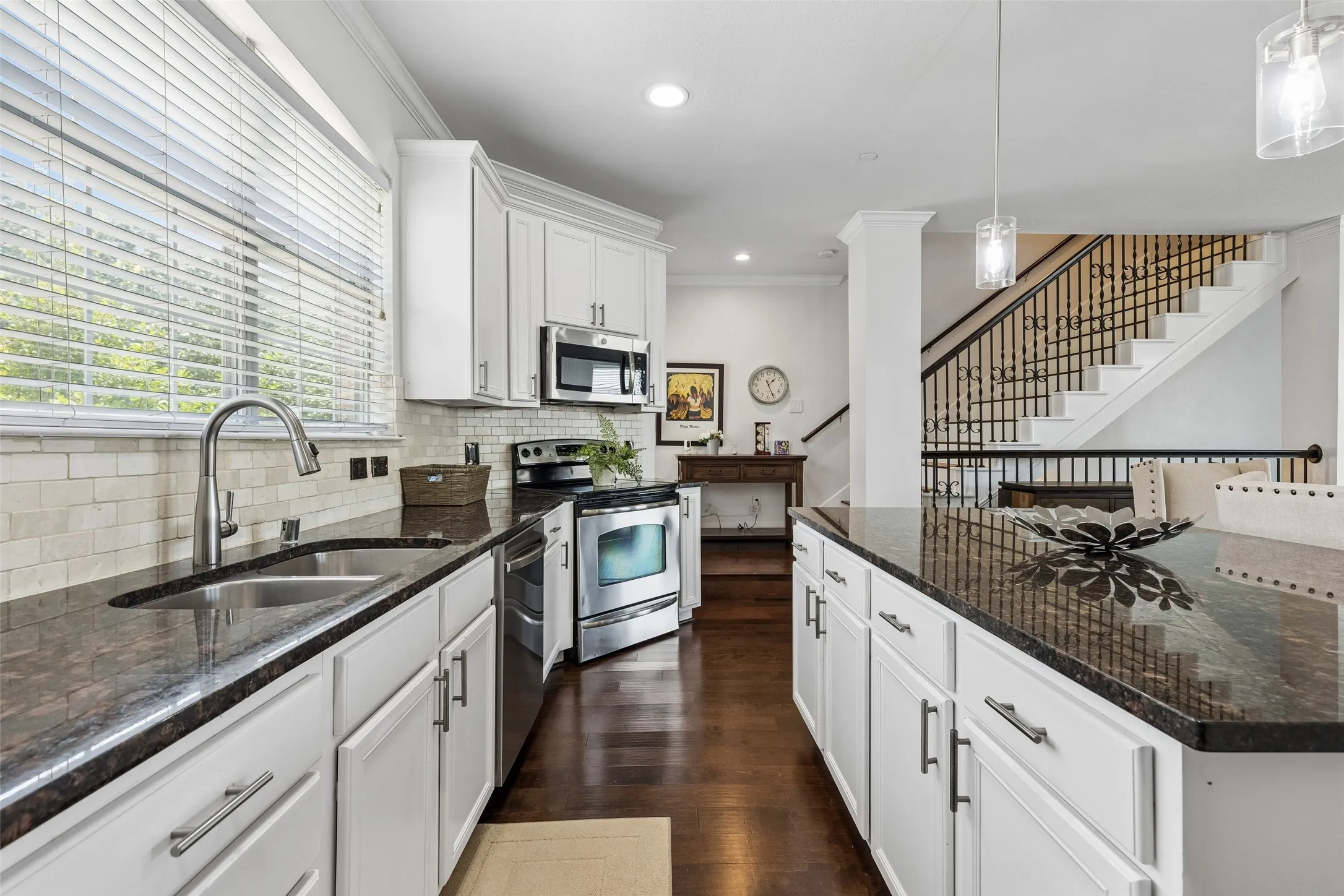 Condominium For Sale in Denton County , 2700 Club Ridge Drive 22, Lewisville, Texas 75067, 3 Bedroom, 4 Bathroom, 2 Garage spaces, 1,750 Sqft, built in 2007, mls#21304803, Real Estate Agent in Lewisville, Homes For Sale in Denton county, Homes For Sale in Lewisville, Realtor in Lewisville Texas, Real Estate Brokerage Independent Realty Texas, Luminita Cordes Realtor