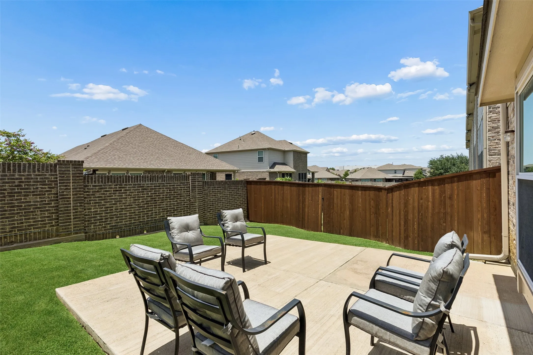 Condominium For Sale in Denton County , 2700 Club Ridge Drive 22, Lewisville, Texas 75067, 3 Bedroom, 4 Bathroom, 2 Garage spaces, 1,750 Sqft, built in 2007, mls#21304803, Real Estate Agent in Lewisville, Homes For Sale in Denton county, Homes For Sale in Lewisville, Realtor in Lewisville Texas, Real Estate Brokerage Independent Realty Texas, Luminita Cordes Realtor