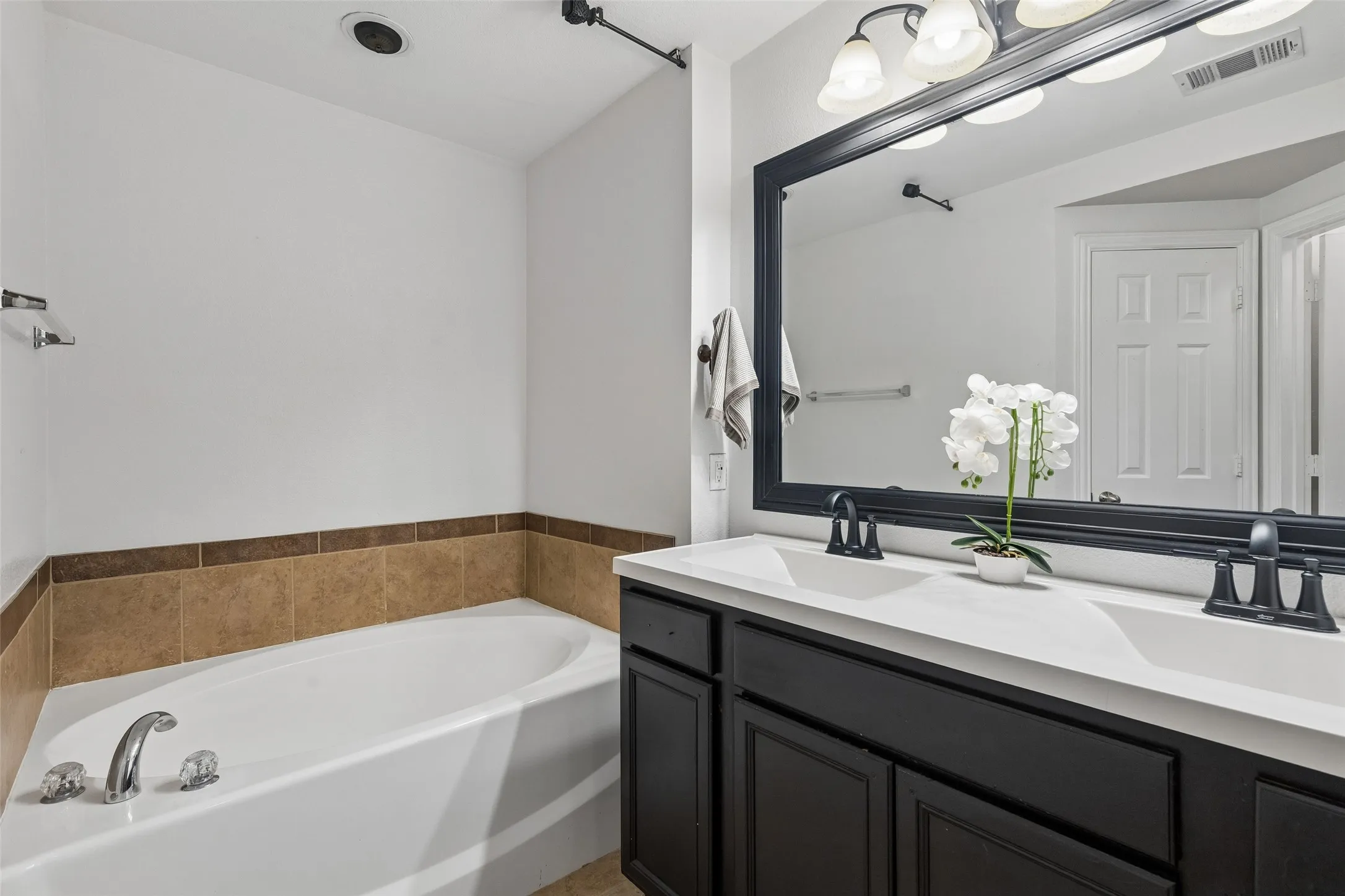 Condominium For Sale in Denton County , 2700 Club Ridge Drive 22, Lewisville, Texas 75067, 3 Bedroom, 4 Bathroom, 2 Garage spaces, 1,750 Sqft, built in 2007, mls#21304803, Real Estate Agent in Lewisville, Homes For Sale in Denton county, Homes For Sale in Lewisville, Realtor in Lewisville Texas, Real Estate Brokerage Independent Realty Texas, Luminita Cordes Realtor