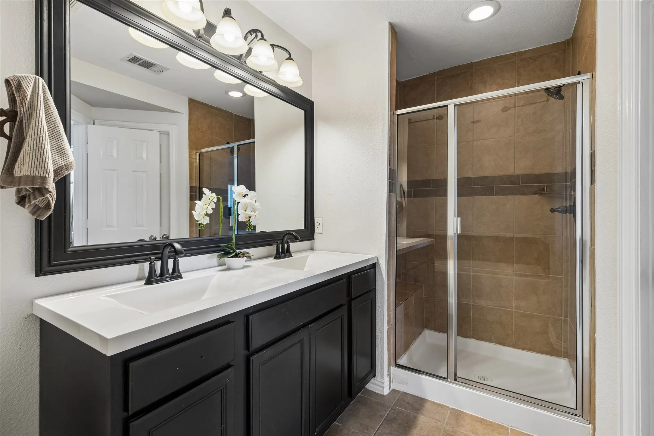 Condominium For Sale in Denton County , 2700 Club Ridge Drive 22, Lewisville, Texas 75067, 3 Bedroom, 4 Bathroom, 2 Garage spaces, 1,750 Sqft, built in 2007, mls#21304803, Real Estate Agent in Lewisville, Homes For Sale in Denton county, Homes For Sale in Lewisville, Realtor in Lewisville Texas, Real Estate Brokerage Independent Realty Texas, Luminita Cordes Realtor