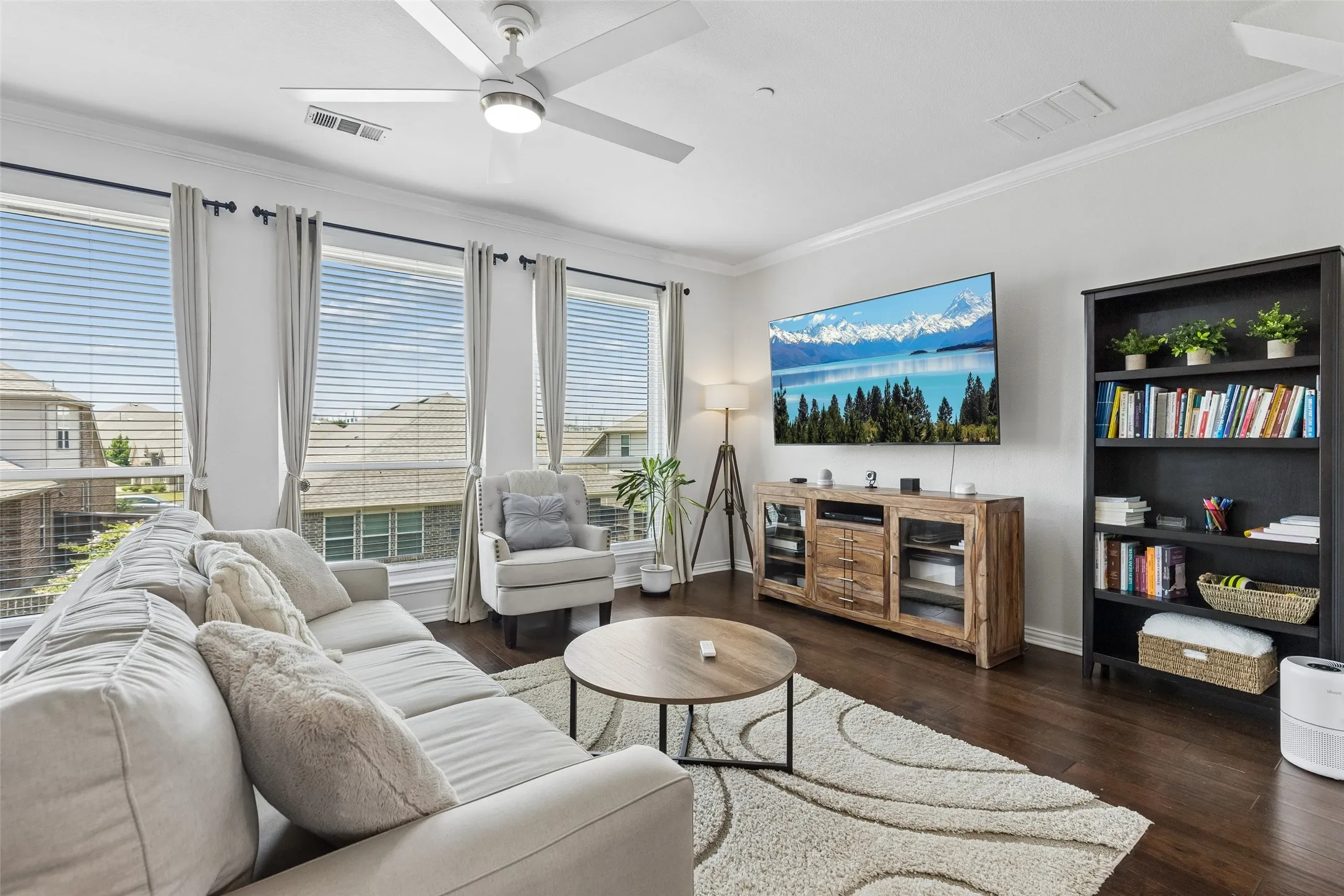 Condominium For Sale in Denton County , 2700 Club Ridge Drive 22, Lewisville, Texas 75067, 3 Bedroom, 4 Bathroom, 2 Garage spaces, 1,750 Sqft, built in 2007, mls#21304803, Real Estate Agent in Lewisville, Homes For Sale in Denton county, Homes For Sale in Lewisville, Realtor in Lewisville Texas, Real Estate Brokerage Independent Realty Texas, Luminita Cordes Realtor