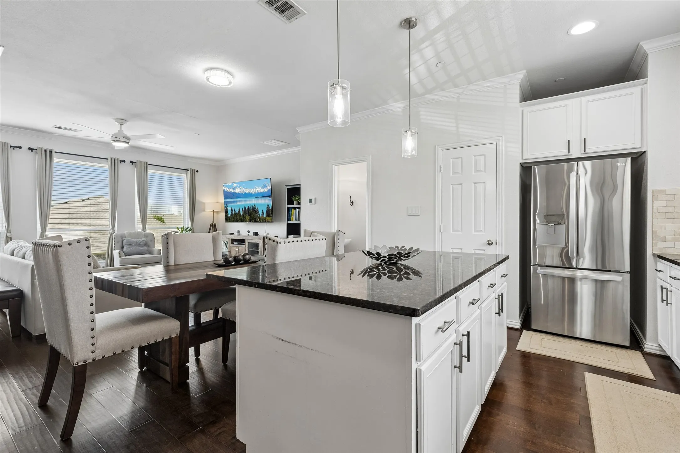 Condominium For Sale in Denton County , 2700 Club Ridge Drive 22, Lewisville, Texas 75067, 3 Bedroom, 4 Bathroom, 2 Garage spaces, 1,750 Sqft, built in 2007, mls#21304803, Real Estate Agent in Lewisville, Homes For Sale in Denton county, Homes For Sale in Lewisville, Realtor in Lewisville Texas, Real Estate Brokerage Independent Realty Texas, Luminita Cordes Realtor