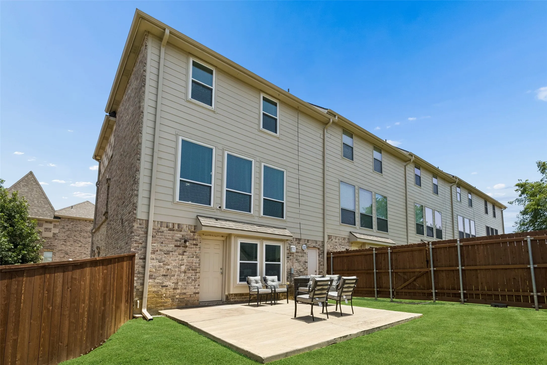 Condominium For Sale in Denton County , 2700 Club Ridge Drive 22, Lewisville, Texas 75067, 3 Bedroom, 4 Bathroom, 2 Garage spaces, 1,750 Sqft, built in 2007, mls#21304803, Real Estate Agent in Lewisville, Homes For Sale in Denton county, Homes For Sale in Lewisville, Realtor in Lewisville Texas, Real Estate Brokerage Independent Realty Texas, Luminita Cordes Realtor