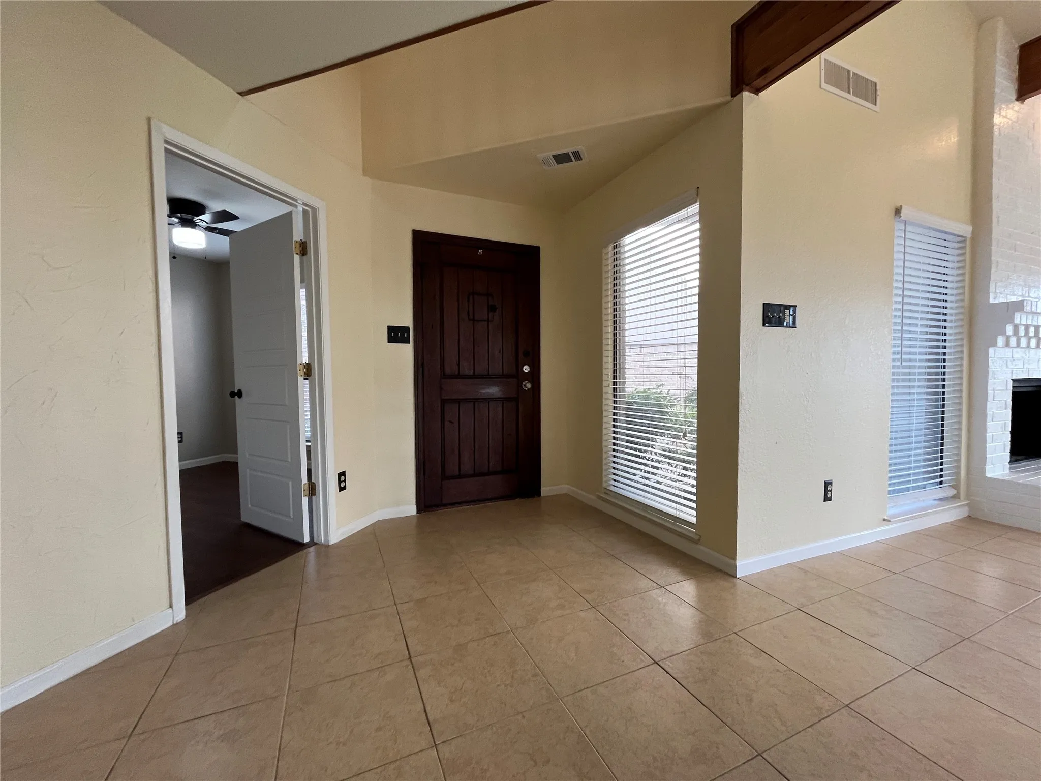 Single Family Residence For Rent in Denton County , 117 Summit Cove, Trophy Club, Texas 76262, 3 Bedroom, 2 Bathroom, 1 Garage spaces, 1,927 Sqft, built in 1983, mls#21318716, Real Estate Agent in Trophy Club, Homes For Rent in Denton county, Homes For Rent in Trophy Club, Realtor in Trophy Club Texas, Real Estate Brokerage Independent Realty Texas, Luminita Cordes Realtor