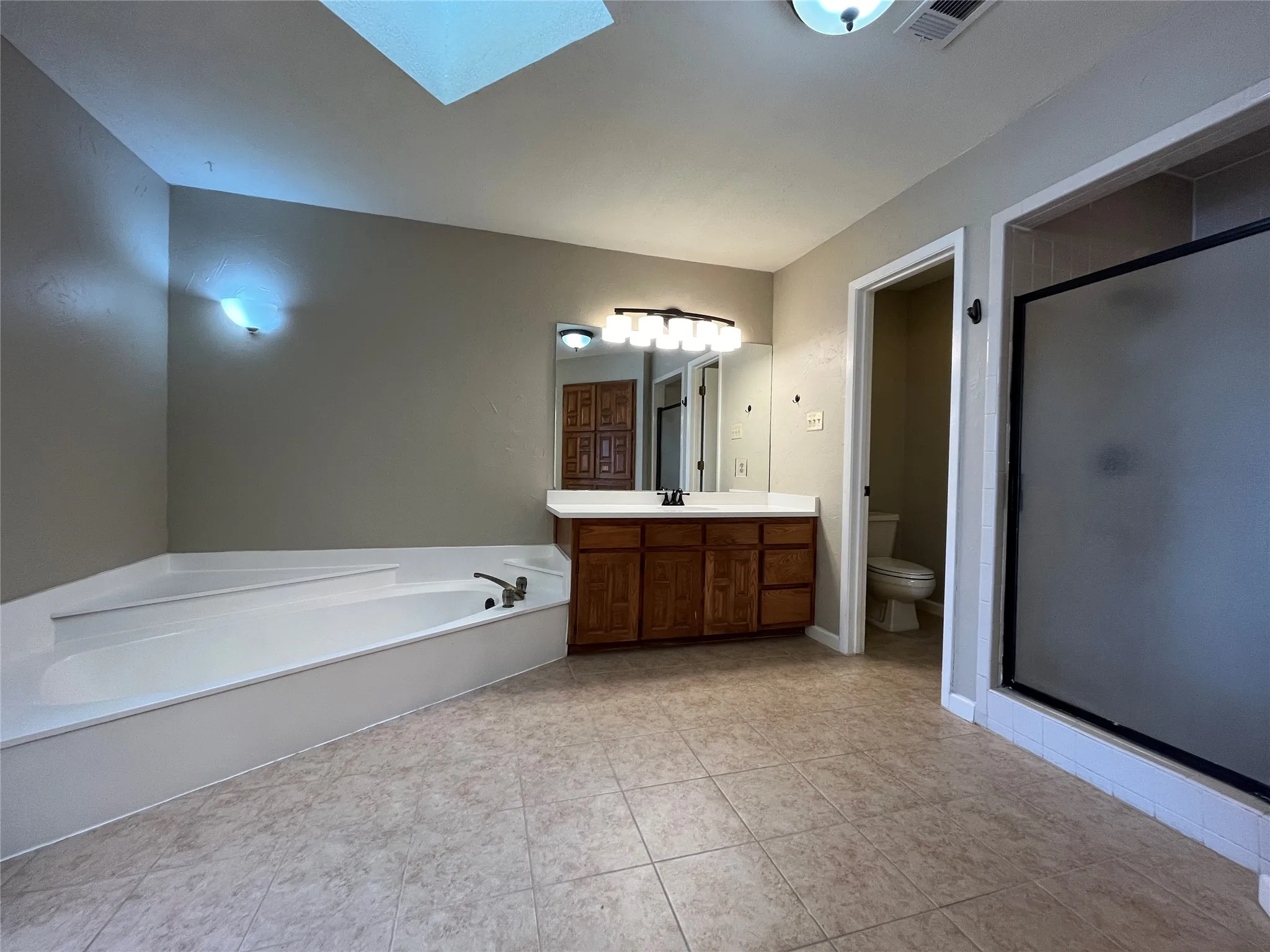 Single Family Residence For Rent in Denton County , 117 Summit Cove, Trophy Club, Texas 76262, 3 Bedroom, 2 Bathroom, 1 Garage spaces, 1,927 Sqft, built in 1983, mls#21318716, Real Estate Agent in Trophy Club, Homes For Rent in Denton county, Homes For Rent in Trophy Club, Realtor in Trophy Club Texas, Real Estate Brokerage Independent Realty Texas, Luminita Cordes Realtor