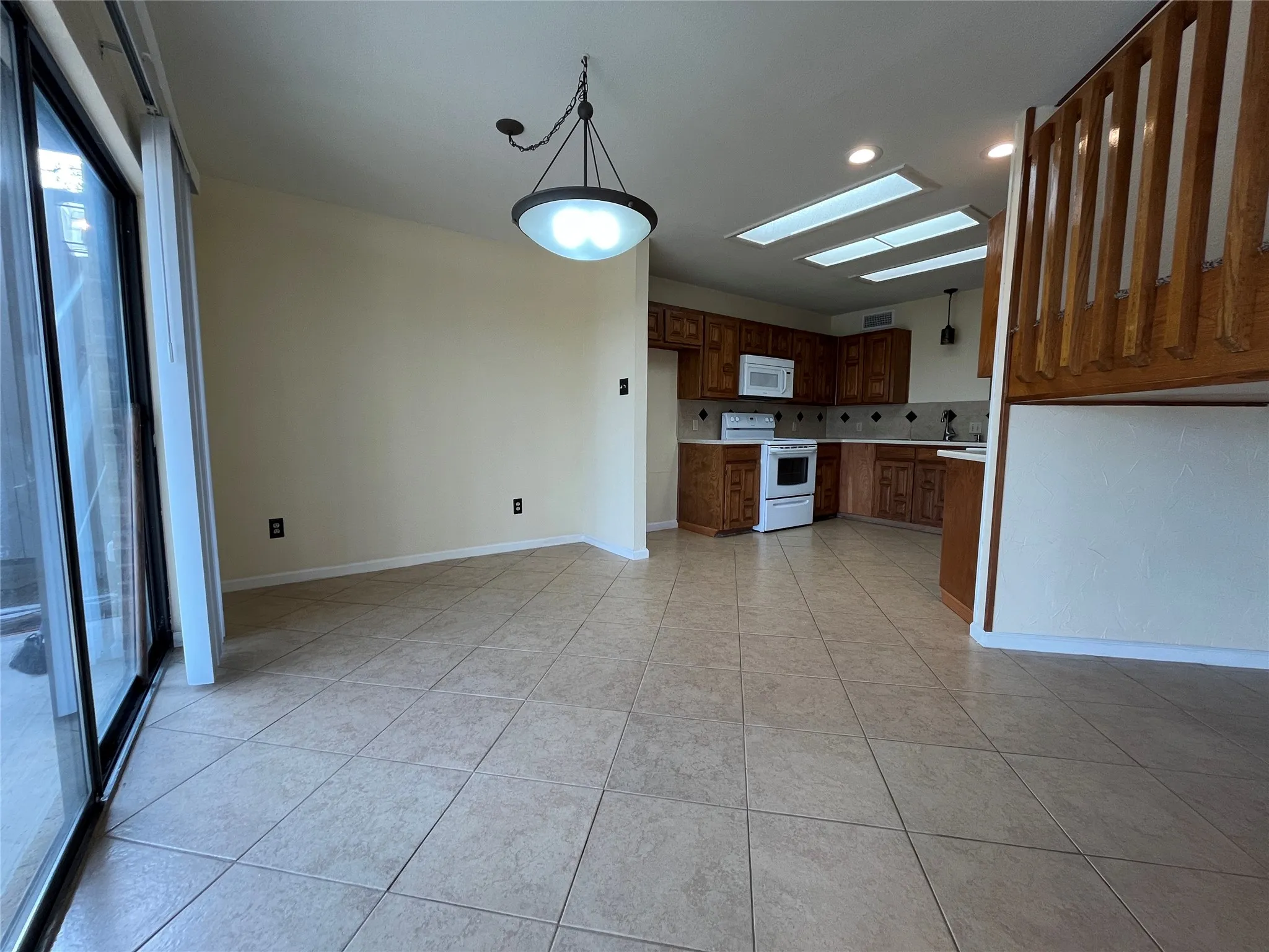 Single Family Residence For Rent in Denton County , 117 Summit Cove, Trophy Club, Texas 76262, 3 Bedroom, 2 Bathroom, 1 Garage spaces, 1,927 Sqft, built in 1983, mls#21318716, Real Estate Agent in Trophy Club, Homes For Rent in Denton county, Homes For Rent in Trophy Club, Realtor in Trophy Club Texas, Real Estate Brokerage Independent Realty Texas, Luminita Cordes Realtor