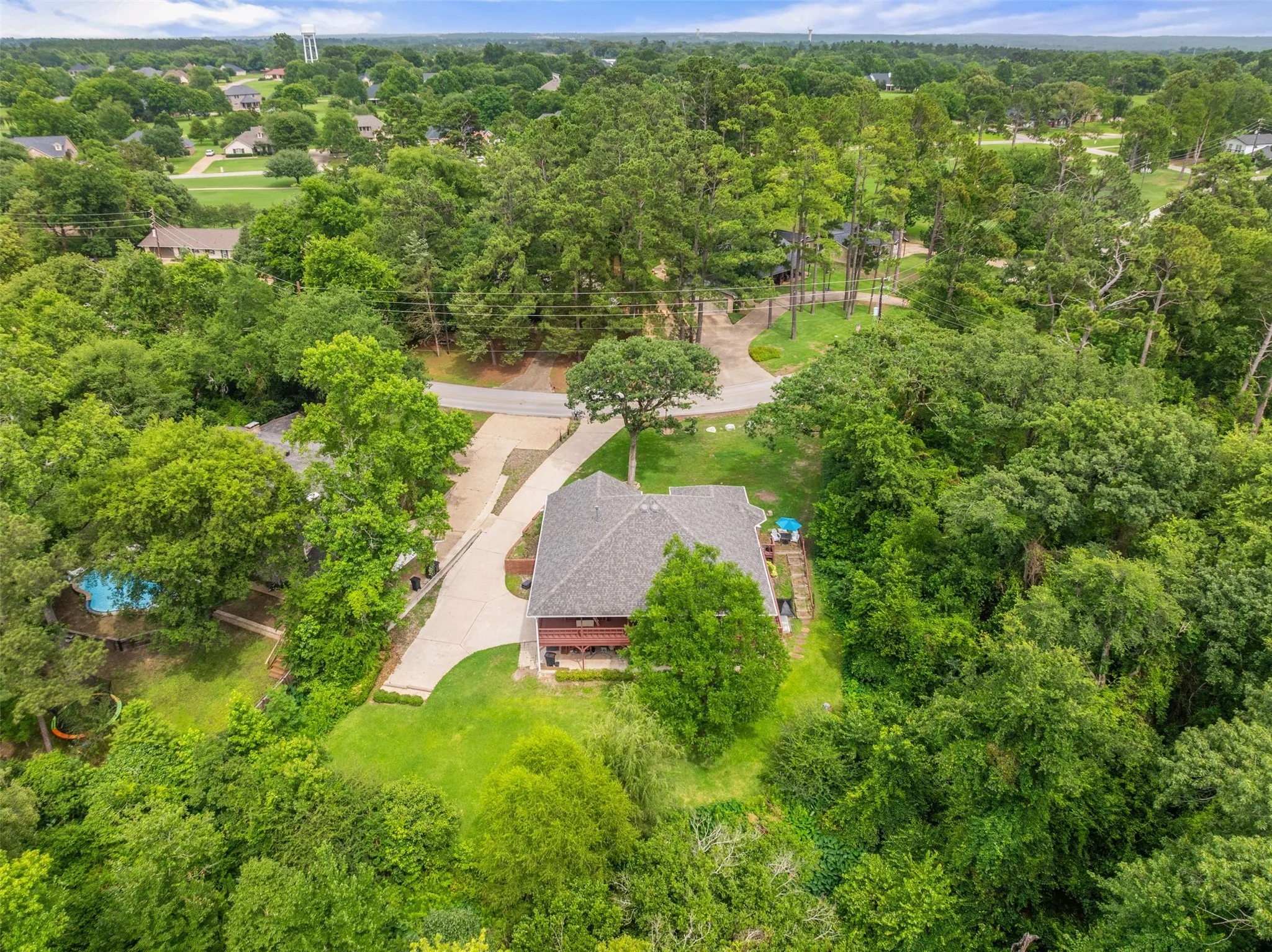 Single Family Residence For Sale in Smith County , 212 E Hideaway Lane, Hideaway, Texas 75771, 3 Bedrooms, 3 Bathrooms, 6 Garage spaces, 2,355 Sqft, built in 1996, Price $424,900, mls#21307071, Real Estate Agent in Hideaway, Homes For Sale in Smith county, Homes For Sale in Hideaway, Realtor in Hideaway Texas, Real Estate Brokerage Independent Realty Texas, Luminita Cordes Realtor