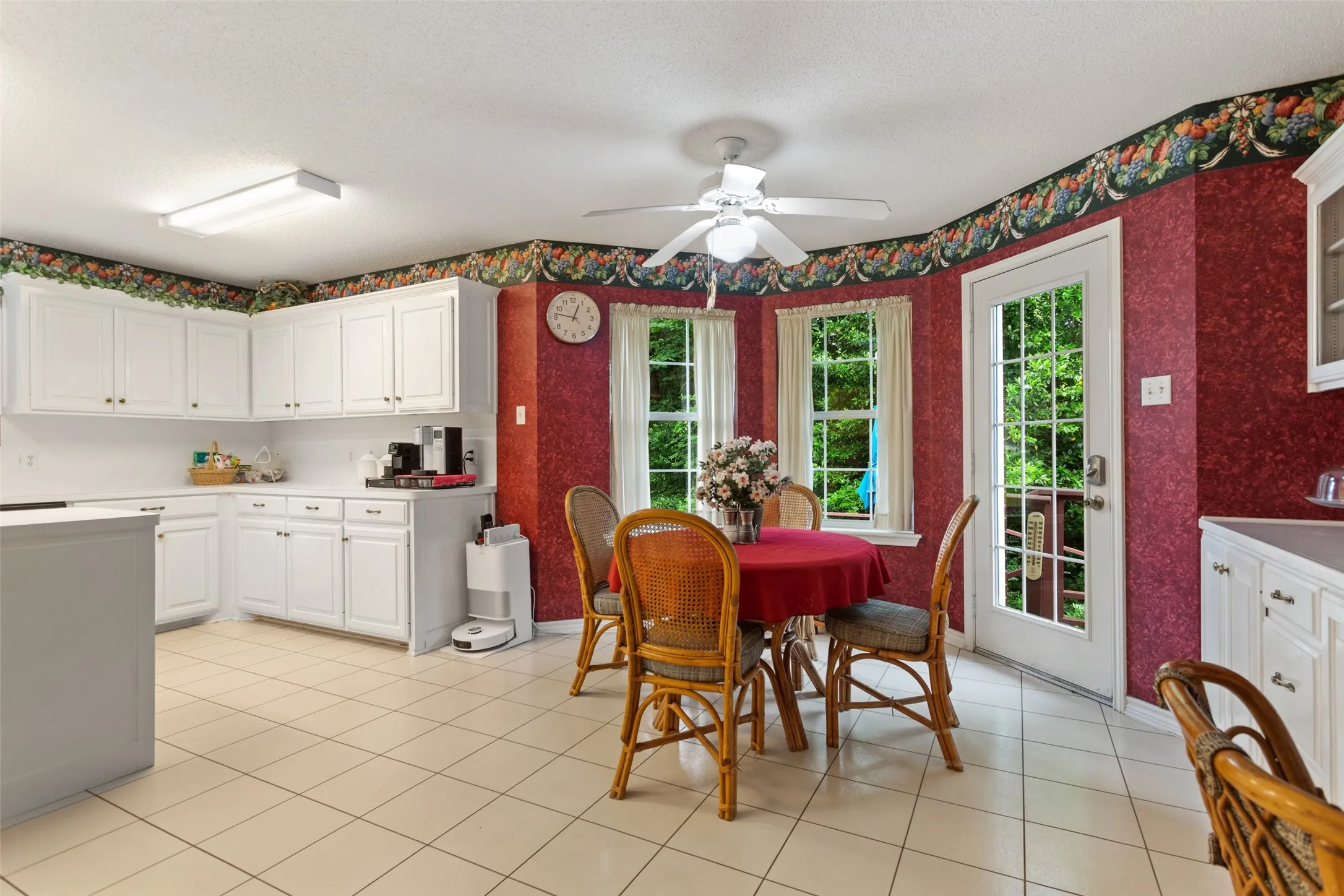Single Family Residence For Sale in Smith County , 212 E Hideaway Lane, Hideaway, Texas 75771, 3 Bedrooms, 3 Bathrooms, 6 Garage spaces, 2,355 Sqft, built in 1996, Price $424,900, mls#21307071, Real Estate Agent in Hideaway, Homes For Sale in Smith county, Homes For Sale in Hideaway, Realtor in Hideaway Texas, Real Estate Brokerage Independent Realty Texas, Luminita Cordes Realtor