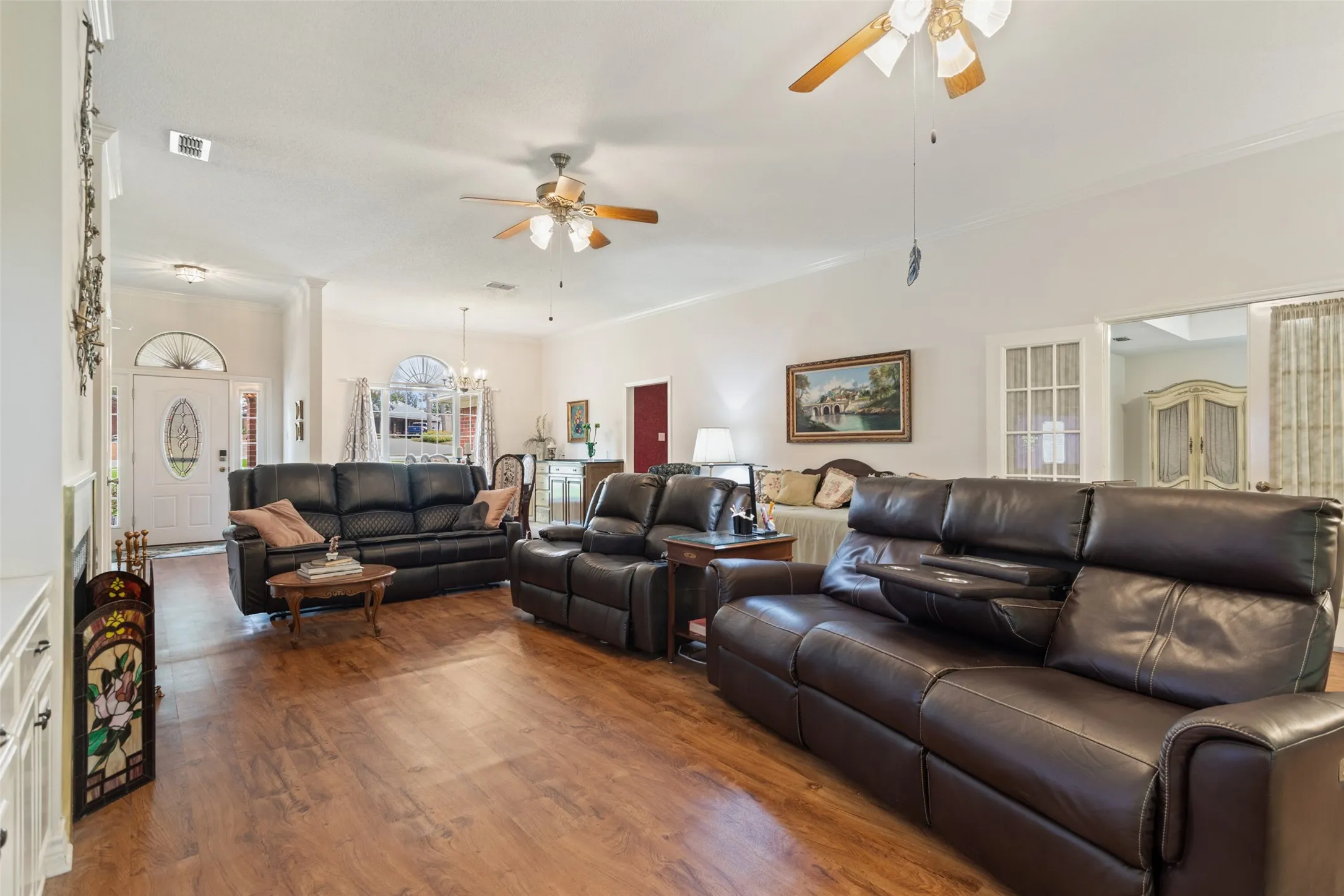 Single Family Residence For Sale in Smith County , 212 E Hideaway Lane, Hideaway, Texas 75771, 3 Bedrooms, 3 Bathrooms, 6 Garage spaces, 2,355 Sqft, built in 1996, Price $424,900, mls#21307071, Real Estate Agent in Hideaway, Homes For Sale in Smith county, Homes For Sale in Hideaway, Realtor in Hideaway Texas, Real Estate Brokerage Independent Realty Texas, Luminita Cordes Realtor