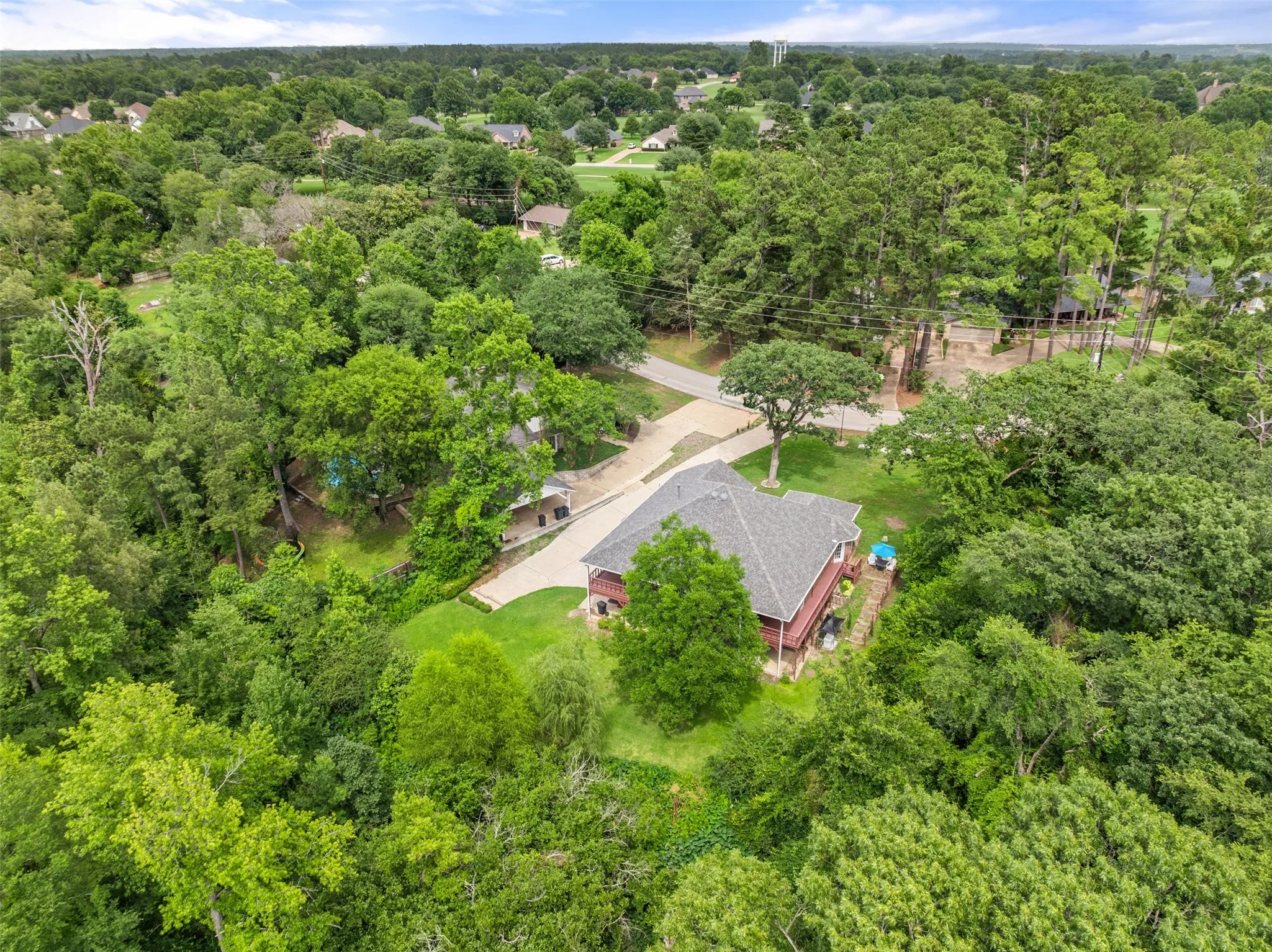 Single Family Residence For Sale in Smith County , 212 E Hideaway Lane, Hideaway, Texas 75771, 3 Bedrooms, 3 Bathrooms, 6 Garage spaces, 2,355 Sqft, built in 1996, Price $424,900, mls#21307071, Real Estate Agent in Hideaway, Homes For Sale in Smith county, Homes For Sale in Hideaway, Realtor in Hideaway Texas, Real Estate Brokerage Independent Realty Texas, Luminita Cordes Realtor