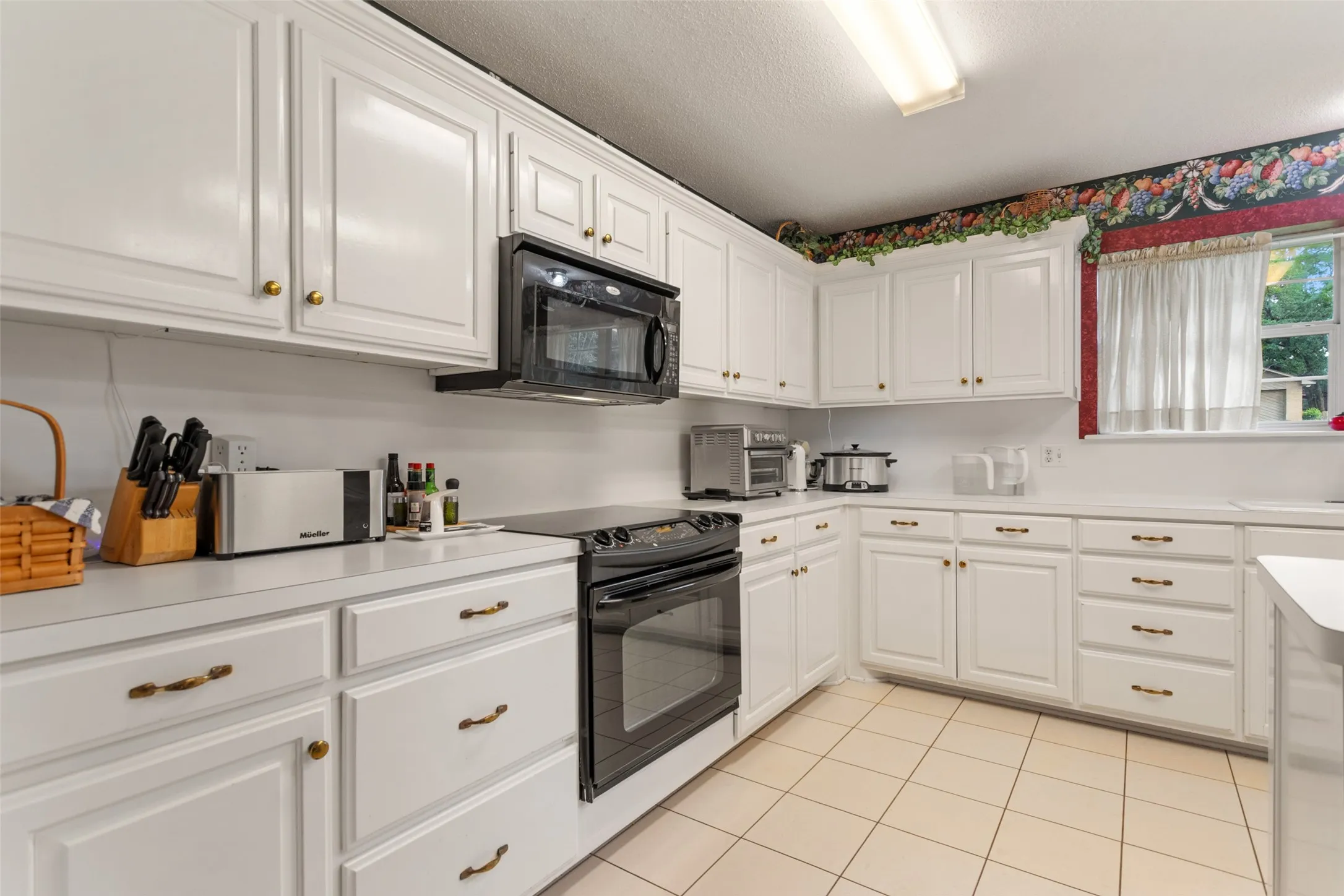 Single Family Residence For Sale in Smith County , 212 E Hideaway Lane, Hideaway, Texas 75771, 3 Bedrooms, 3 Bathrooms, 6 Garage spaces, 2,355 Sqft, built in 1996, Price $424,900, mls#21307071, Real Estate Agent in Hideaway, Homes For Sale in Smith county, Homes For Sale in Hideaway, Realtor in Hideaway Texas, Real Estate Brokerage Independent Realty Texas, Luminita Cordes Realtor
