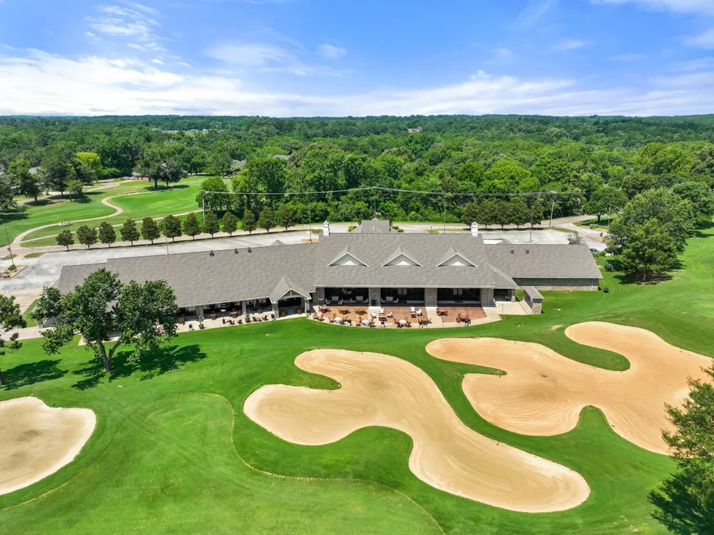 Single Family Residence For Sale in Smith County , 212 E Hideaway Lane, Hideaway, Texas 75771, 3 Bedrooms, 3 Bathrooms, 6 Garage spaces, 2,355 Sqft, built in 1996, Price $424,900, mls#21307071, Real Estate Agent in Hideaway, Homes For Sale in Smith county, Homes For Sale in Hideaway, Realtor in Hideaway Texas, Real Estate Brokerage Independent Realty Texas, Luminita Cordes Realtor