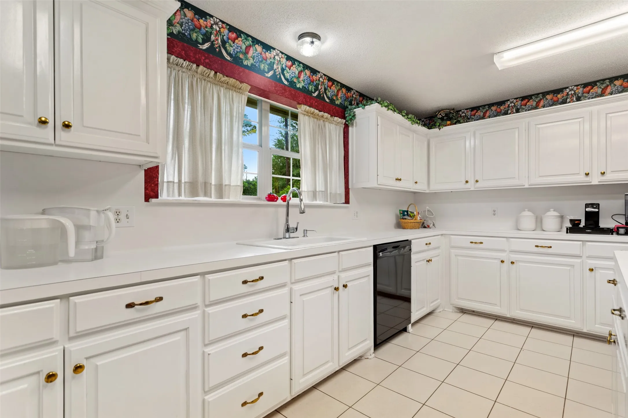 Single Family Residence For Sale in Smith County , 212 E Hideaway Lane, Hideaway, Texas 75771, 3 Bedrooms, 3 Bathrooms, 6 Garage spaces, 2,355 Sqft, built in 1996, Price $424,900, mls#21307071, Real Estate Agent in Hideaway, Homes For Sale in Smith county, Homes For Sale in Hideaway, Realtor in Hideaway Texas, Real Estate Brokerage Independent Realty Texas, Luminita Cordes Realtor