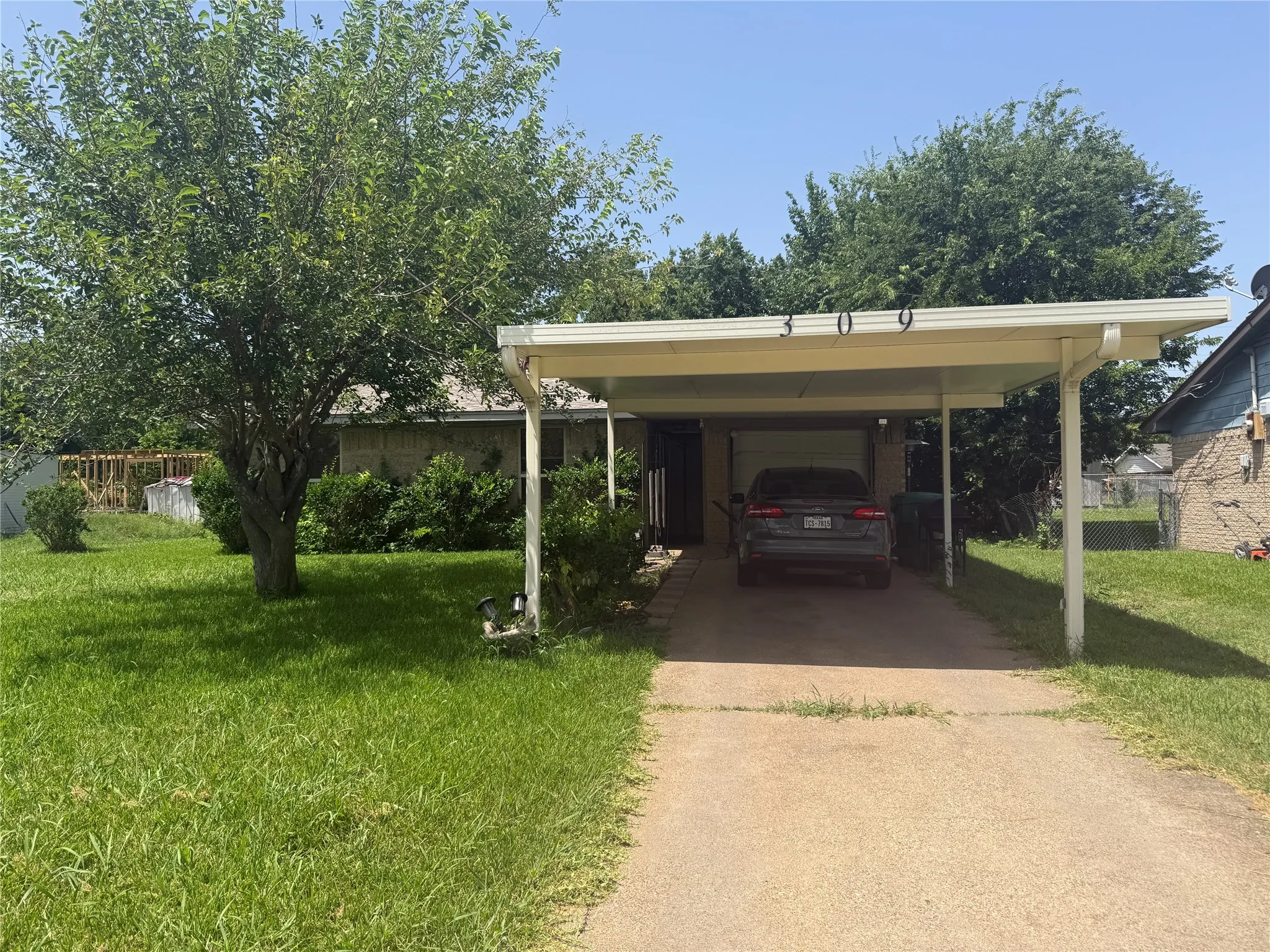 Single Family Residence For Sale in Dallas County , 309 Dogwood Lane, Wilmer, Texas 75172, 3 Bedroom, 2 Bathroom, 1 Garage spaces, 1,069 Sqft, built in 1974, mls#21317525, Real Estate Agent in Wilmer, Homes For Sale in Dallas county, Homes For Sale in Wilmer, Realtor in Wilmer Texas, Real Estate Brokerage Independent Realty Texas, Luminita Cordes Realtor