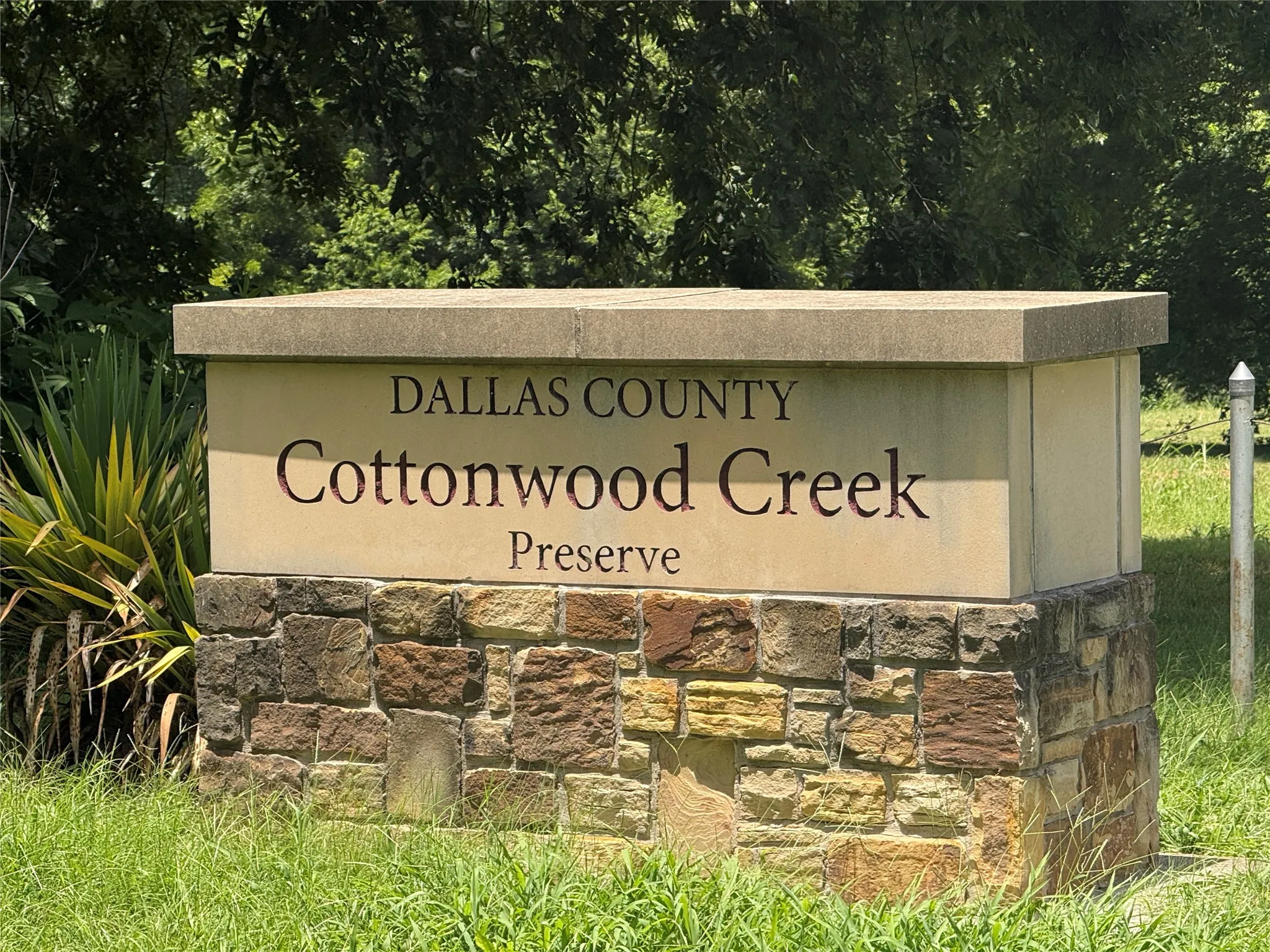 Single Family Residence For Sale in Dallas County , 309 Dogwood Lane, Wilmer, Texas 75172, 3 Bedroom, 2 Bathroom, 1 Garage spaces, 1,069 Sqft, built in 1974, mls#21317525, Real Estate Agent in Wilmer, Homes For Sale in Dallas county, Homes For Sale in Wilmer, Realtor in Wilmer Texas, Real Estate Brokerage Independent Realty Texas, Luminita Cordes Realtor