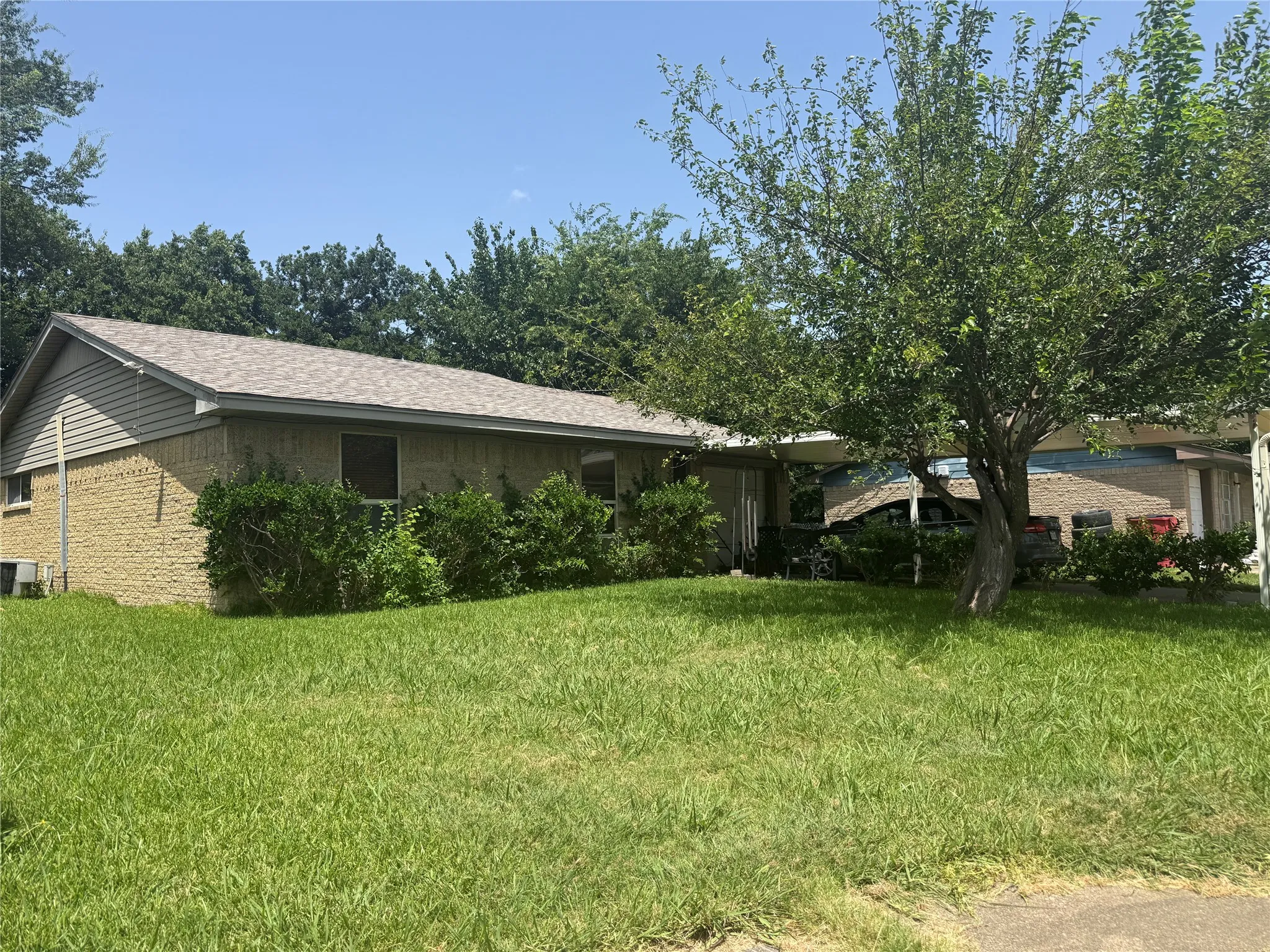 Single Family Residence For Sale in Dallas County , 309 Dogwood Lane, Wilmer, Texas 75172, 3 Bedroom, 2 Bathroom, 1 Garage spaces, 1,069 Sqft, built in 1974, mls#21317525, Real Estate Agent in Wilmer, Homes For Sale in Dallas county, Homes For Sale in Wilmer, Realtor in Wilmer Texas, Real Estate Brokerage Independent Realty Texas, Luminita Cordes Realtor