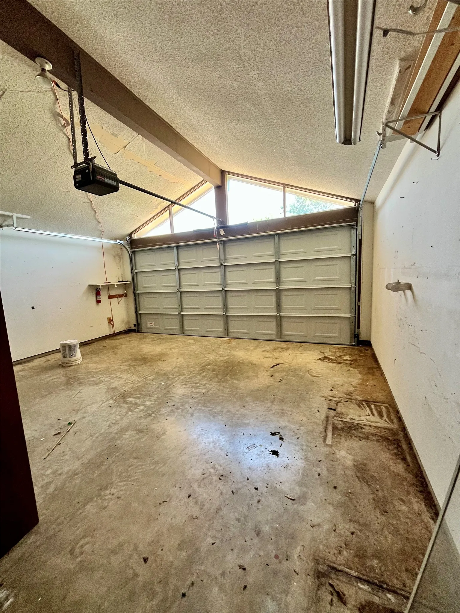 Single Family Residence For Sale in Hamilton County , 416 Jones Street, Hamilton, Texas 76531, 2 Bedroom, 2 Bathroom, 2 Garage spaces, 1,936 Sqft, built in 1973, mls#21318726, Real Estate Agent in Hamilton, Homes For Sale in Hamilton county, Homes For Sale in Hamilton, Realtor in Hamilton Texas, Real Estate Brokerage Independent Realty Texas, Luminita Cordes Realtor