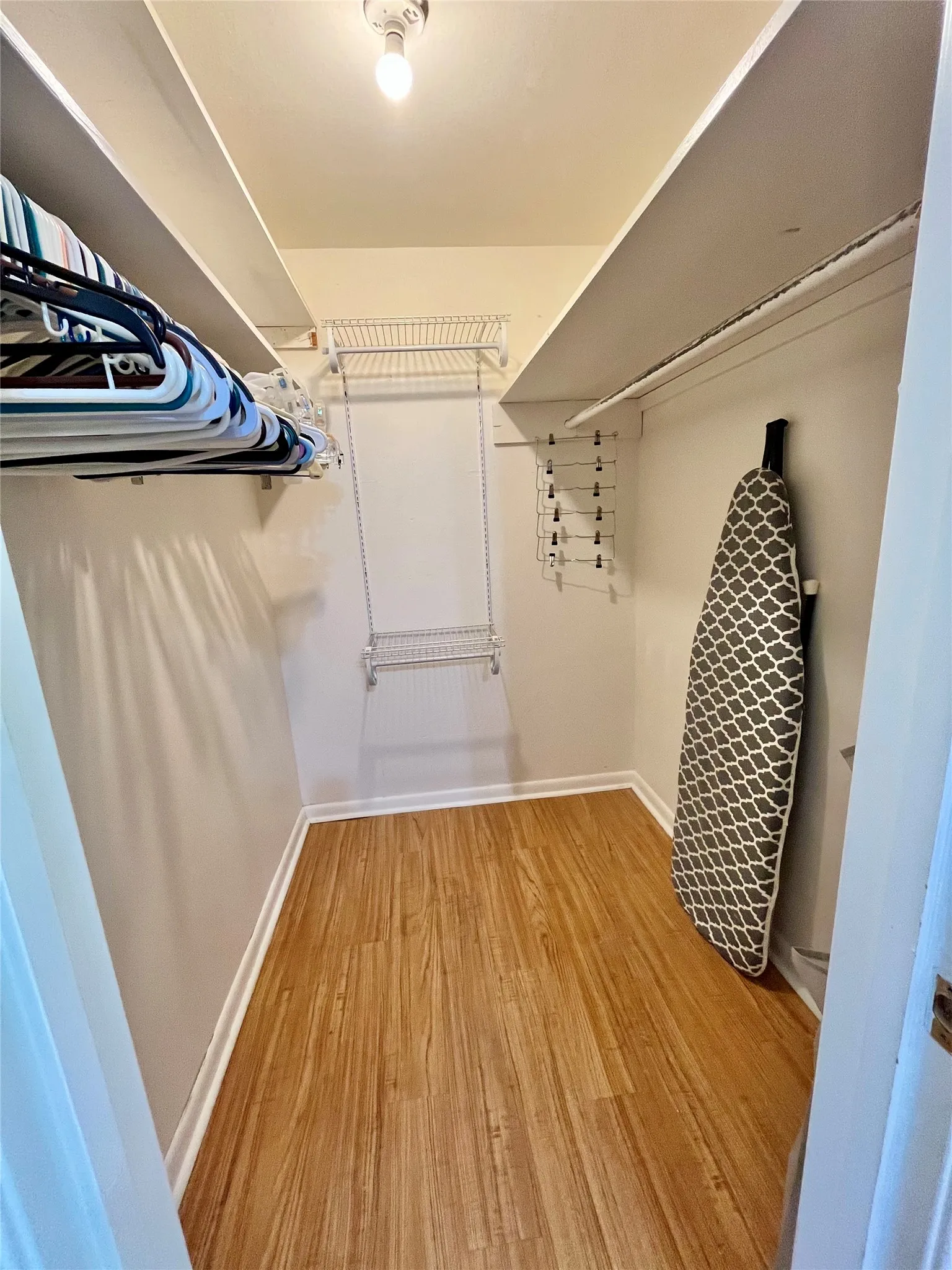 Single Family Residence For Sale in Hamilton County , 416 Jones Street, Hamilton, Texas 76531, 2 Bedroom, 2 Bathroom, 2 Garage spaces, 1,936 Sqft, built in 1973, mls#21318726, Real Estate Agent in Hamilton, Homes For Sale in Hamilton county, Homes For Sale in Hamilton, Realtor in Hamilton Texas, Real Estate Brokerage Independent Realty Texas, Luminita Cordes Realtor