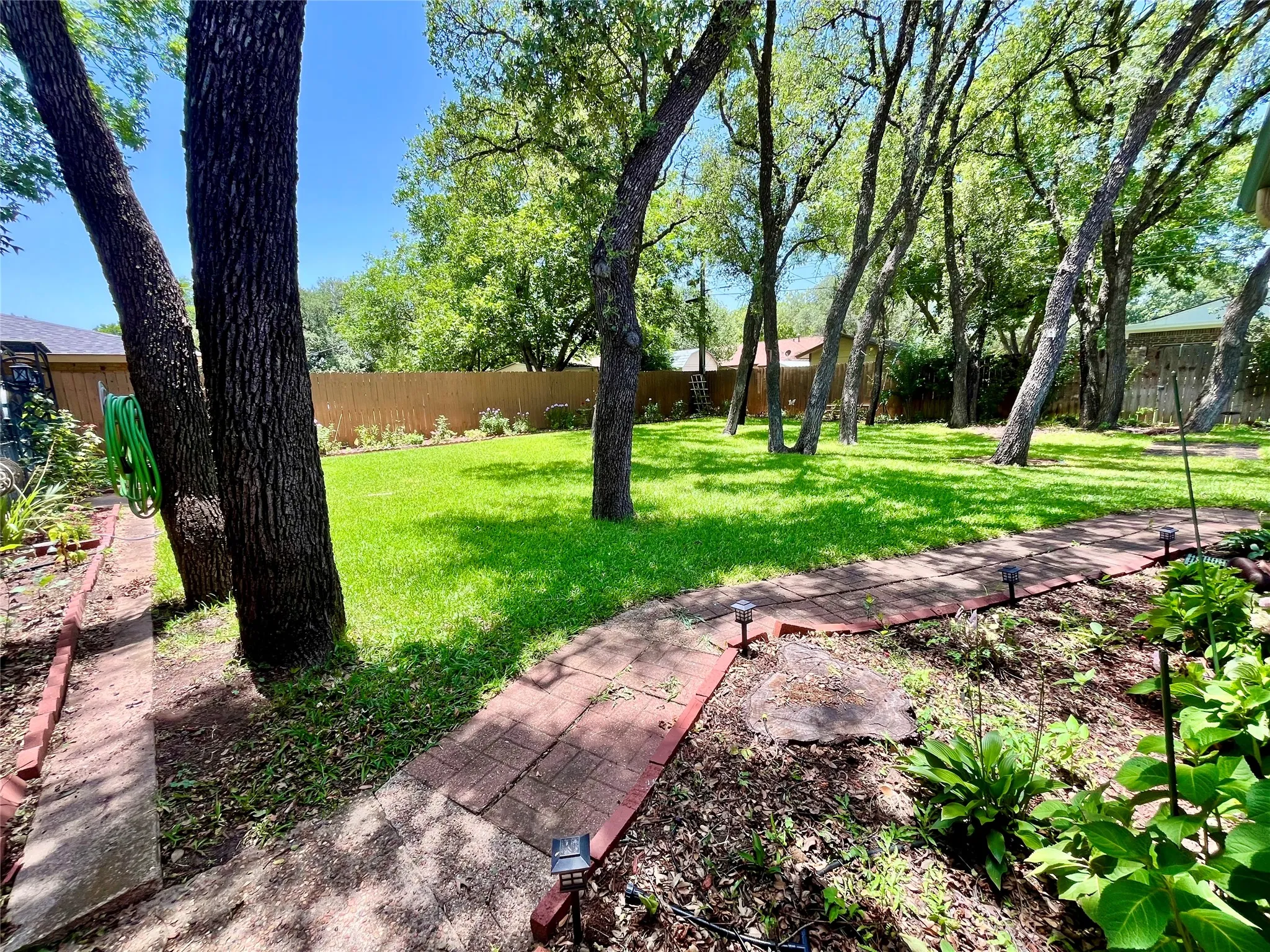 Single Family Residence For Sale in Hamilton County , 416 Jones Street, Hamilton, Texas 76531, 2 Bedroom, 2 Bathroom, 2 Garage spaces, 1,936 Sqft, built in 1973, mls#21318726, Real Estate Agent in Hamilton, Homes For Sale in Hamilton county, Homes For Sale in Hamilton, Realtor in Hamilton Texas, Real Estate Brokerage Independent Realty Texas, Luminita Cordes Realtor