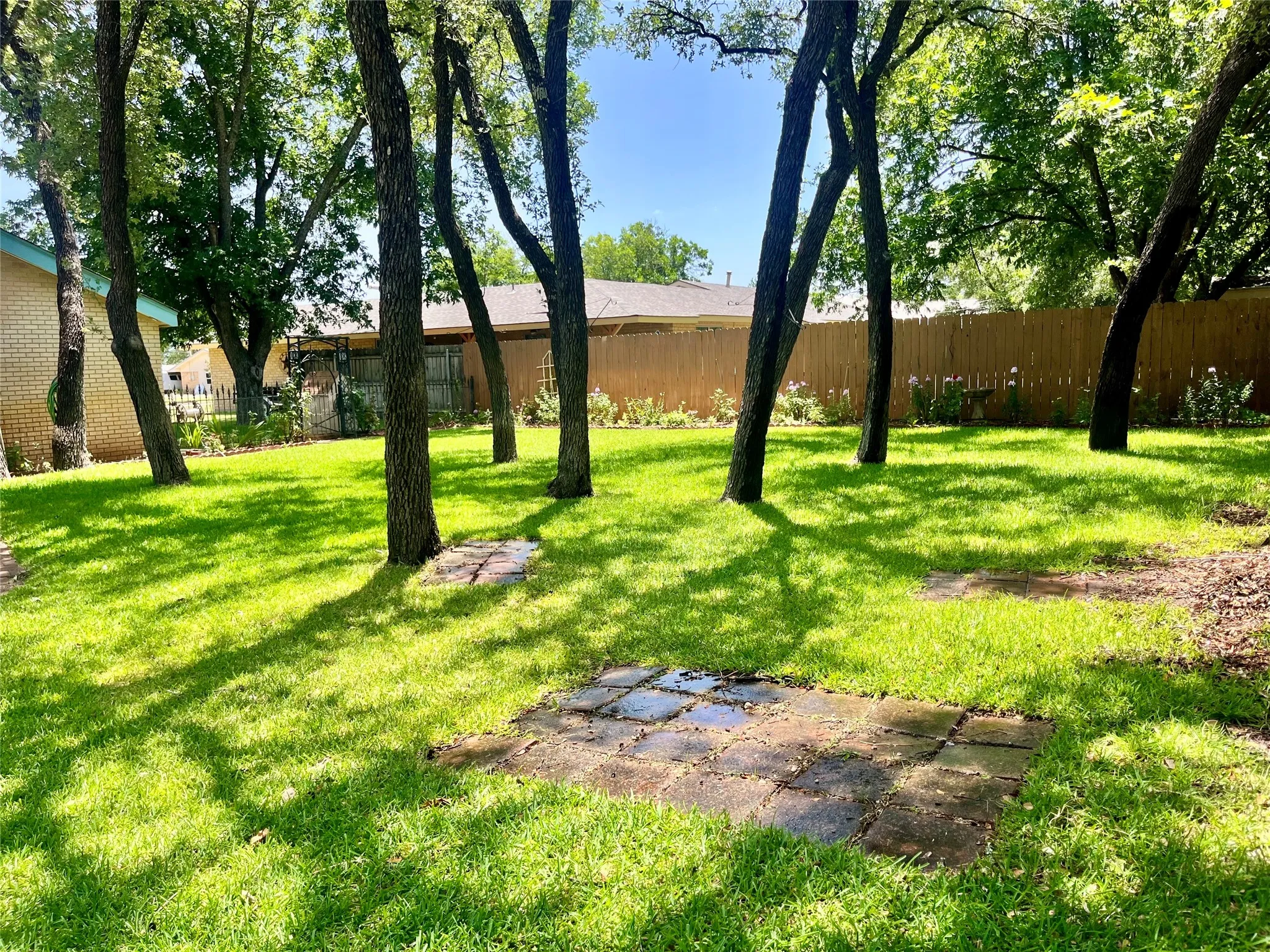 Single Family Residence For Sale in Hamilton County , 416 Jones Street, Hamilton, Texas 76531, 2 Bedroom, 2 Bathroom, 2 Garage spaces, 1,936 Sqft, built in 1973, mls#21318726, Real Estate Agent in Hamilton, Homes For Sale in Hamilton county, Homes For Sale in Hamilton, Realtor in Hamilton Texas, Real Estate Brokerage Independent Realty Texas, Luminita Cordes Realtor