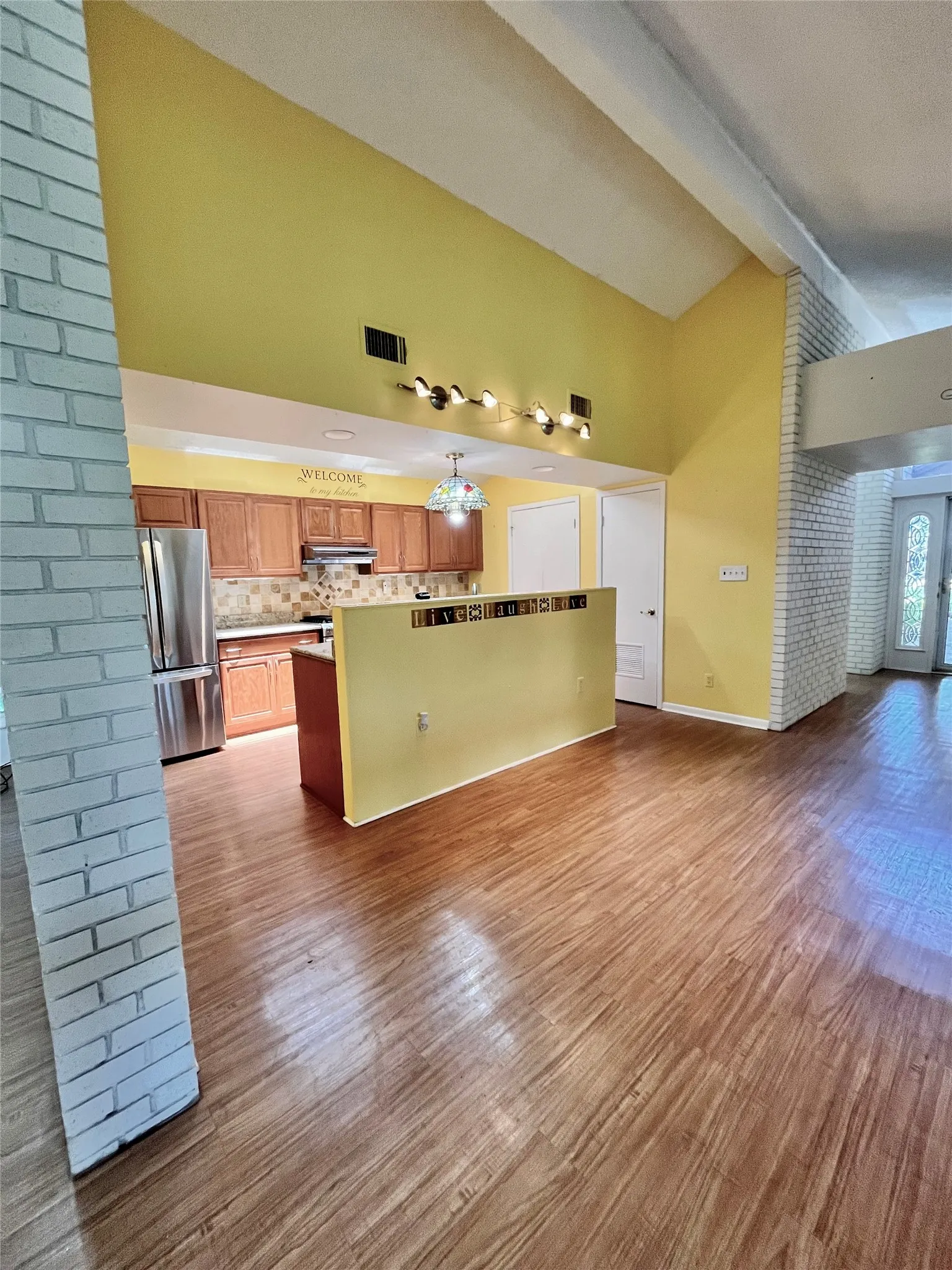 Single Family Residence For Sale in Hamilton County , 416 Jones Street, Hamilton, Texas 76531, 2 Bedroom, 2 Bathroom, 2 Garage spaces, 1,936 Sqft, built in 1973, mls#21318726, Real Estate Agent in Hamilton, Homes For Sale in Hamilton county, Homes For Sale in Hamilton, Realtor in Hamilton Texas, Real Estate Brokerage Independent Realty Texas, Luminita Cordes Realtor