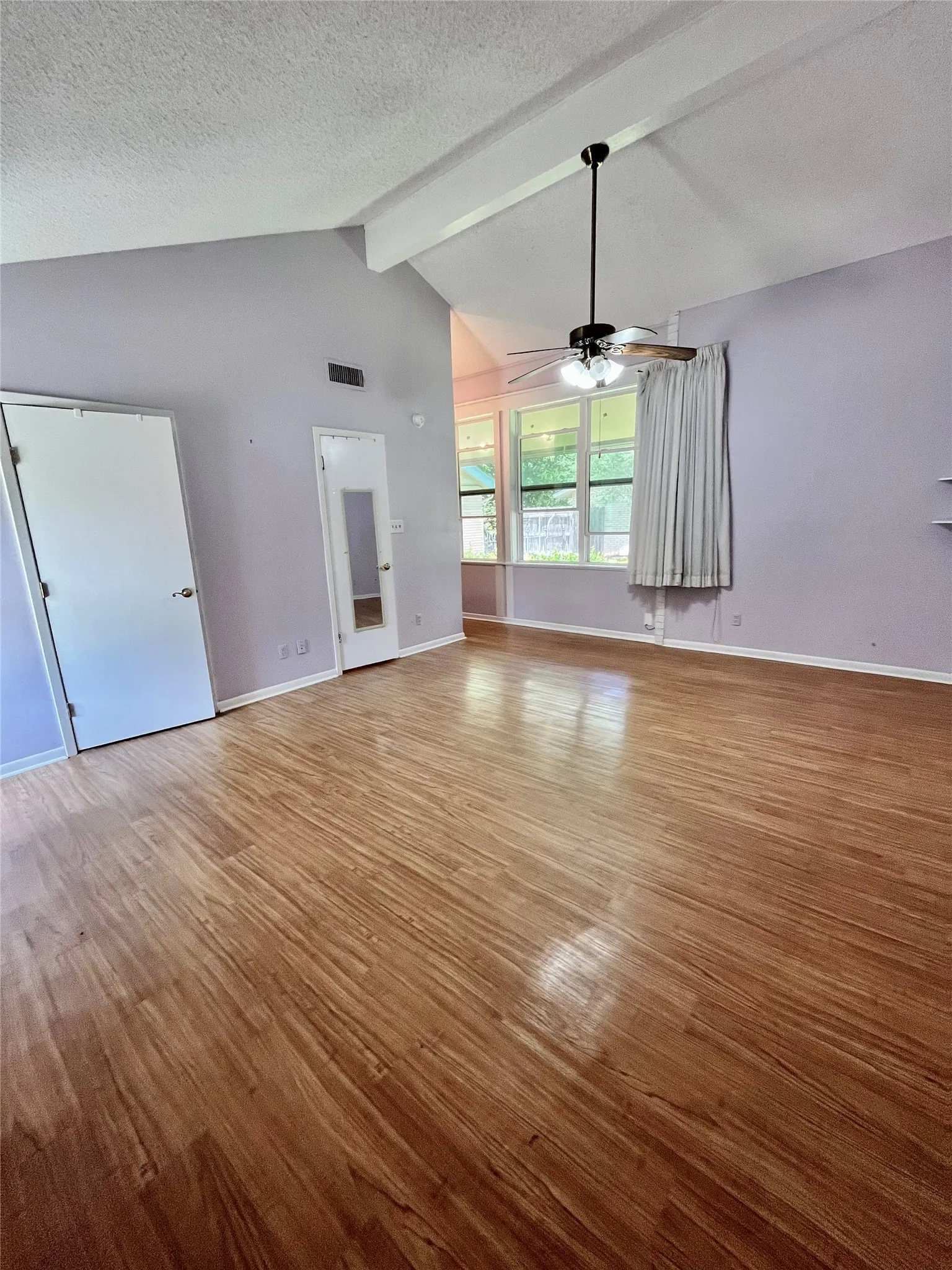 Single Family Residence For Sale in Hamilton County , 416 Jones Street, Hamilton, Texas 76531, 2 Bedroom, 2 Bathroom, 2 Garage spaces, 1,936 Sqft, built in 1973, mls#21318726, Real Estate Agent in Hamilton, Homes For Sale in Hamilton county, Homes For Sale in Hamilton, Realtor in Hamilton Texas, Real Estate Brokerage Independent Realty Texas, Luminita Cordes Realtor