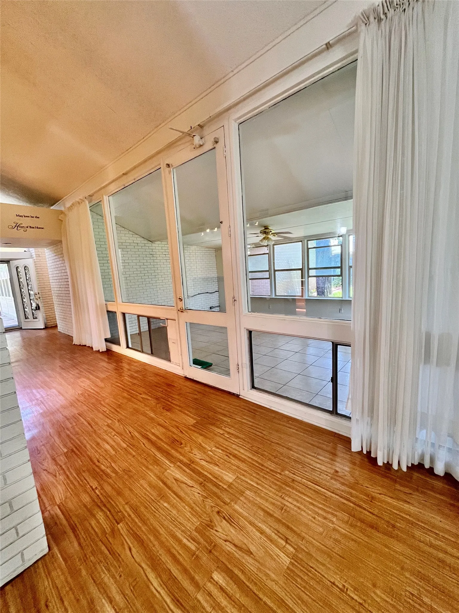 Single Family Residence For Sale in Hamilton County , 416 Jones Street, Hamilton, Texas 76531, 2 Bedroom, 2 Bathroom, 2 Garage spaces, 1,936 Sqft, built in 1973, mls#21318726, Real Estate Agent in Hamilton, Homes For Sale in Hamilton county, Homes For Sale in Hamilton, Realtor in Hamilton Texas, Real Estate Brokerage Independent Realty Texas, Luminita Cordes Realtor