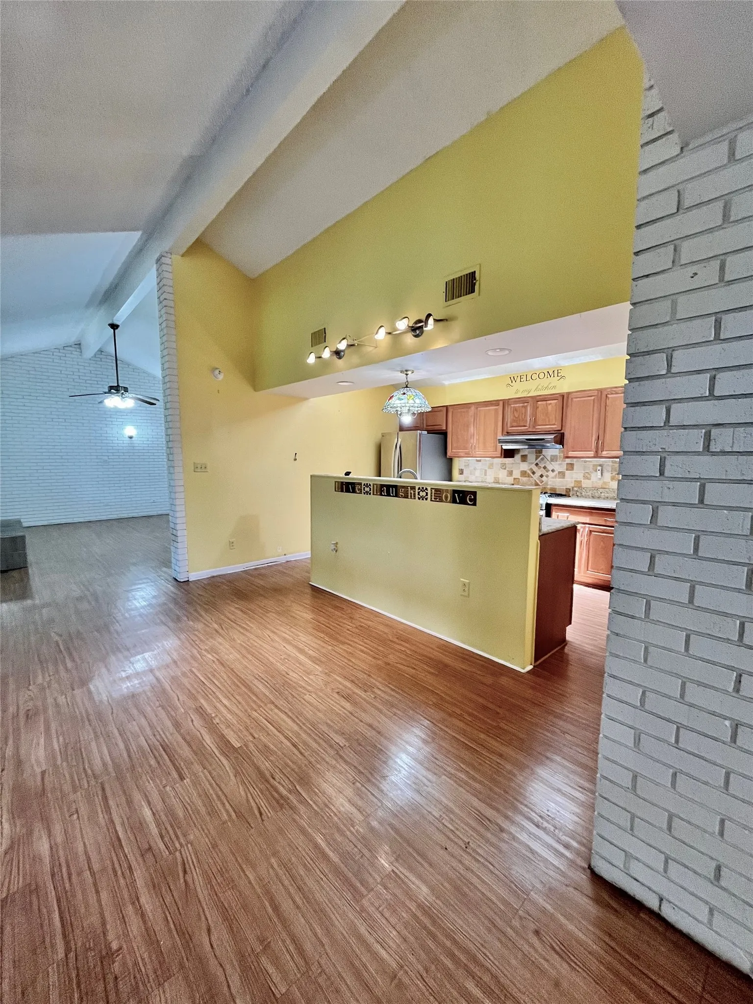 Single Family Residence For Sale in Hamilton County , 416 Jones Street, Hamilton, Texas 76531, 2 Bedroom, 2 Bathroom, 2 Garage spaces, 1,936 Sqft, built in 1973, mls#21318726, Real Estate Agent in Hamilton, Homes For Sale in Hamilton county, Homes For Sale in Hamilton, Realtor in Hamilton Texas, Real Estate Brokerage Independent Realty Texas, Luminita Cordes Realtor