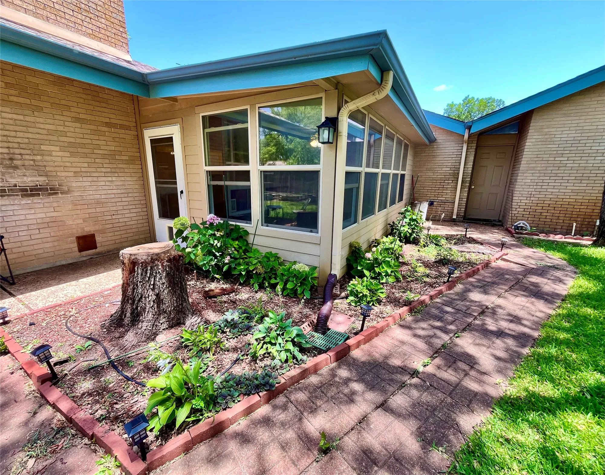 Single Family Residence For Sale in Hamilton County , 416 Jones Street, Hamilton, Texas 76531, 2 Bedroom, 2 Bathroom, 2 Garage spaces, 1,936 Sqft, built in 1973, mls#21318726, Real Estate Agent in Hamilton, Homes For Sale in Hamilton county, Homes For Sale in Hamilton, Realtor in Hamilton Texas, Real Estate Brokerage Independent Realty Texas, Luminita Cordes Realtor