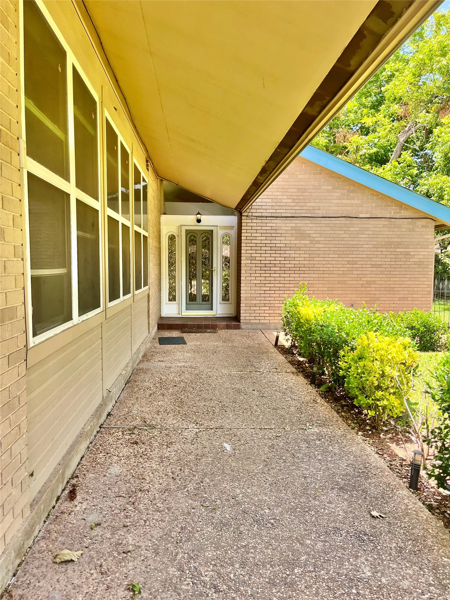 Single Family Residence For Sale in Hamilton County , 416 Jones Street, Hamilton, Texas 76531, 2 Bedroom, 2 Bathroom, 2 Garage spaces, 1,936 Sqft, built in 1973, mls#21318726, Real Estate Agent in Hamilton, Homes For Sale in Hamilton county, Homes For Sale in Hamilton, Realtor in Hamilton Texas, Real Estate Brokerage Independent Realty Texas, Luminita Cordes Realtor