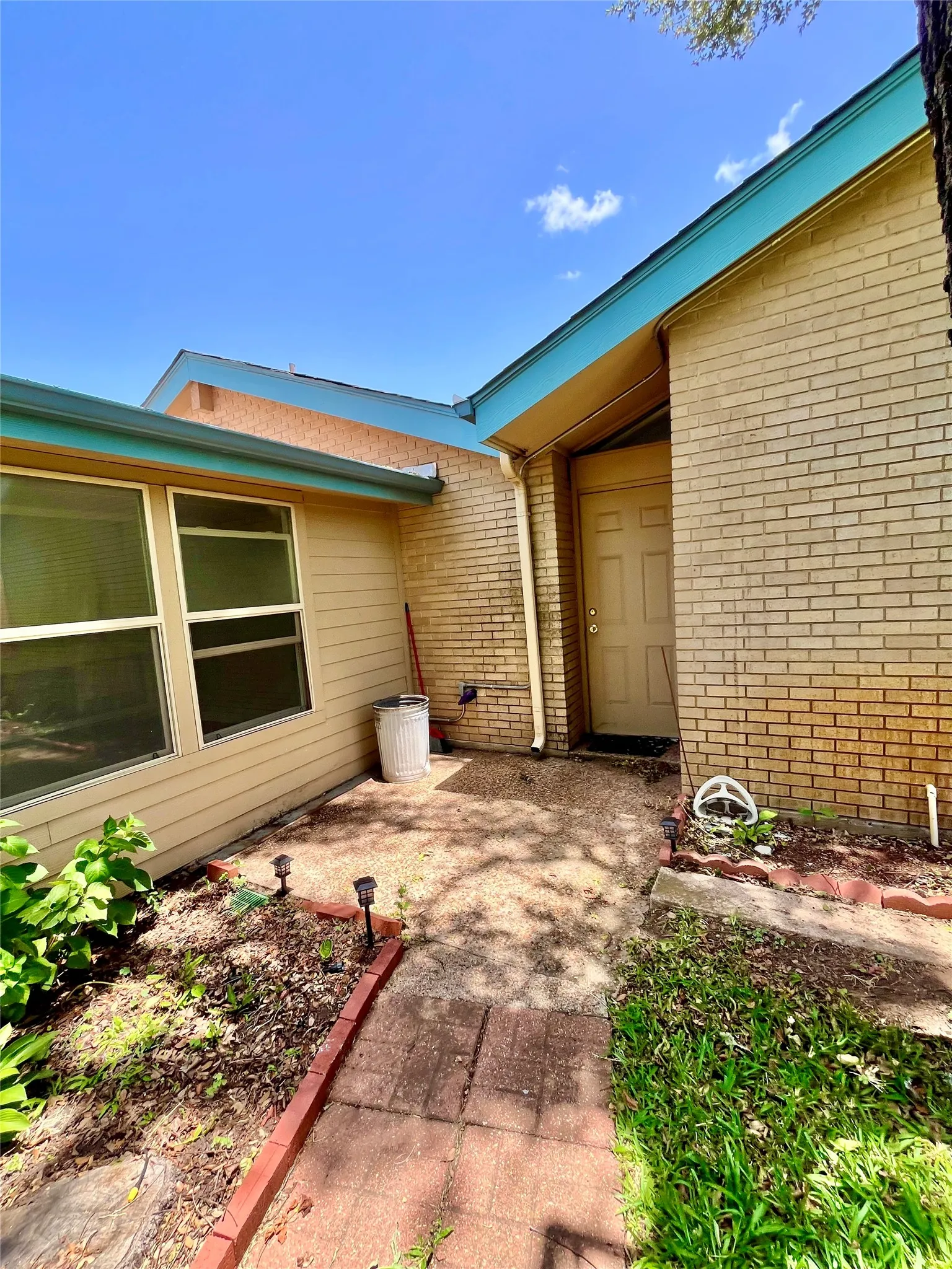 Single Family Residence For Sale in Hamilton County , 416 Jones Street, Hamilton, Texas 76531, 2 Bedroom, 2 Bathroom, 2 Garage spaces, 1,936 Sqft, built in 1973, mls#21318726, Real Estate Agent in Hamilton, Homes For Sale in Hamilton county, Homes For Sale in Hamilton, Realtor in Hamilton Texas, Real Estate Brokerage Independent Realty Texas, Luminita Cordes Realtor