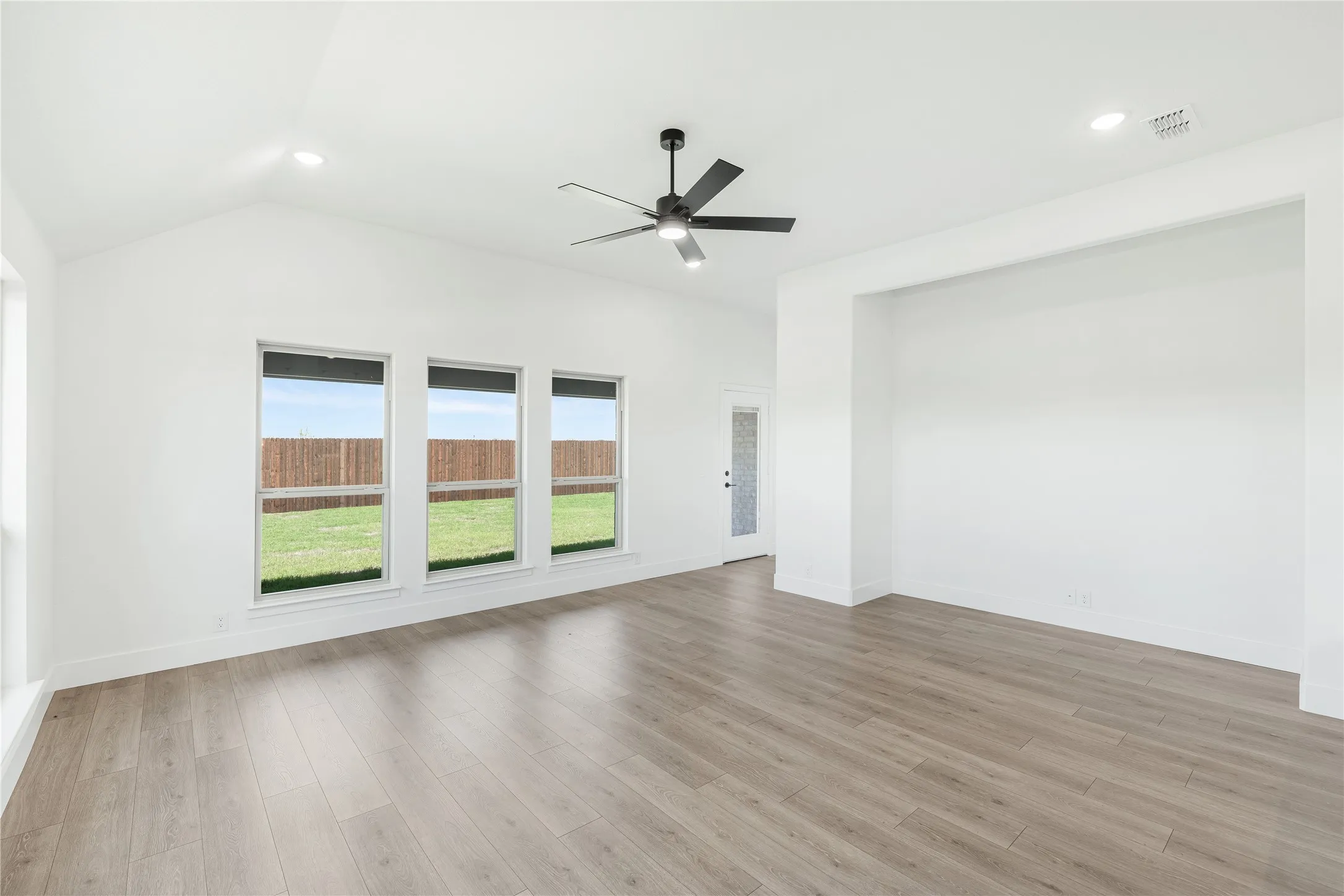 Single Family Residence For Sale in Kaufman County , 3614 Jordan Way, Kaufman, Texas 75142, 3 Bedroom, 2 Bathroom, 2 Garage spaces, 1,840 Sqft, built in 2026, mls#21318752, Real Estate Agent in Kaufman, Homes For Sale in Kaufman county, Homes For Sale in Kaufman, Realtor in Kaufman Texas, Real Estate Brokerage Independent Realty Texas, Luminita Cordes Realtor