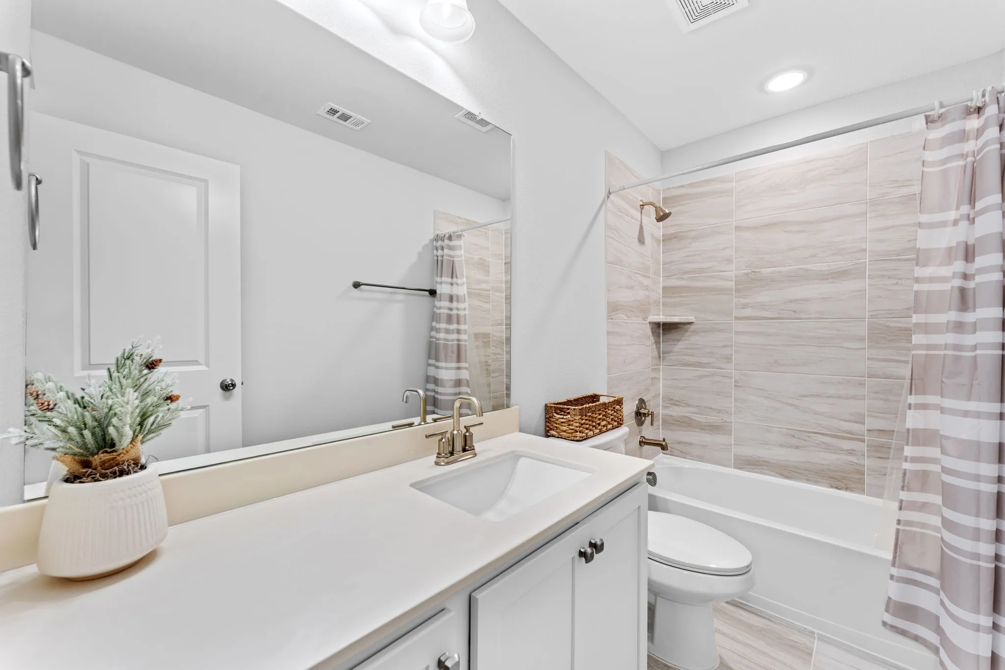 Townhouse For Sale in Dallas County , 2922 Alto Drive, Sachse, Texas 75048, 3 Bedroom, 3 Bathroom, 2 Garage spaces, 1,876 Sqft, built in 2023, mls#21308995, Real Estate Agent in Sachse, Homes For Sale in Dallas county, Homes For Sale in Sachse, Realtor in Sachse Texas, Real Estate Brokerage Independent Realty Texas, Luminita Cordes Realtor