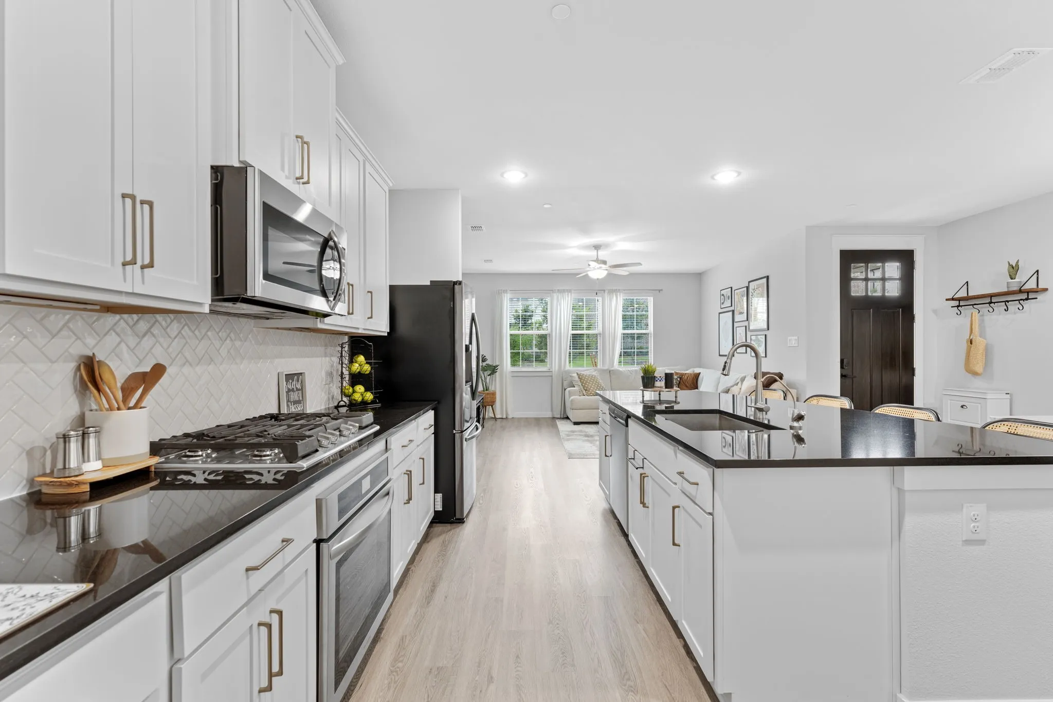 Townhouse For Sale in Dallas County , 2922 Alto Drive, Sachse, Texas 75048, 3 Bedroom, 3 Bathroom, 2 Garage spaces, 1,876 Sqft, built in 2023, mls#21308995, Real Estate Agent in Sachse, Homes For Sale in Dallas county, Homes For Sale in Sachse, Realtor in Sachse Texas, Real Estate Brokerage Independent Realty Texas, Luminita Cordes Realtor