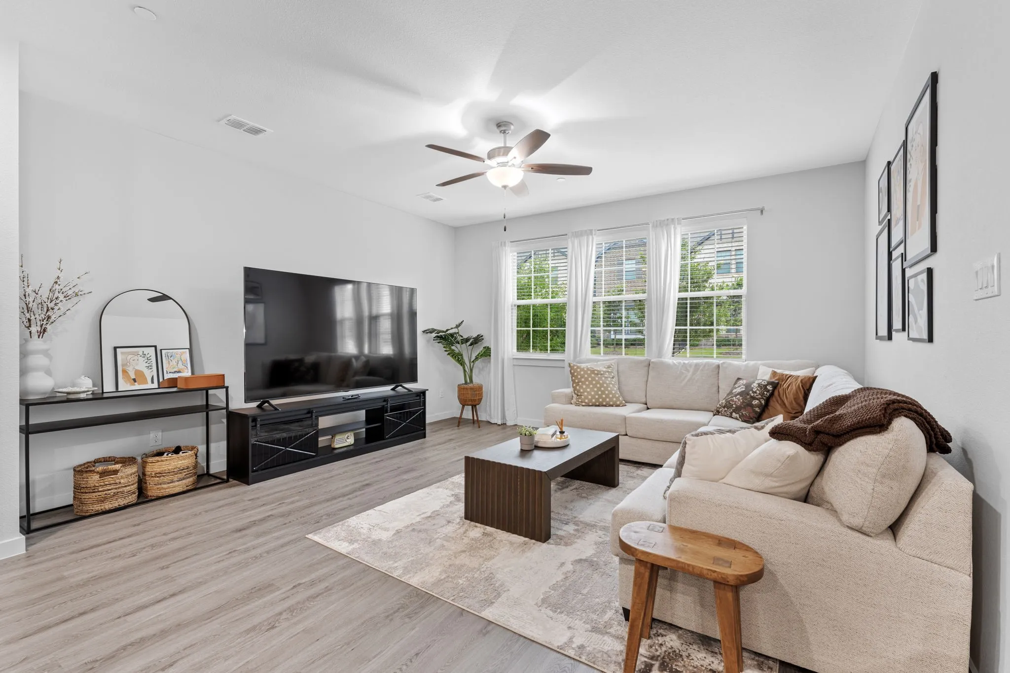 Townhouse For Sale in Dallas County , 2922 Alto Drive, Sachse, Texas 75048, 3 Bedroom, 3 Bathroom, 2 Garage spaces, 1,876 Sqft, built in 2023, mls#21308995, Real Estate Agent in Sachse, Homes For Sale in Dallas county, Homes For Sale in Sachse, Realtor in Sachse Texas, Real Estate Brokerage Independent Realty Texas, Luminita Cordes Realtor