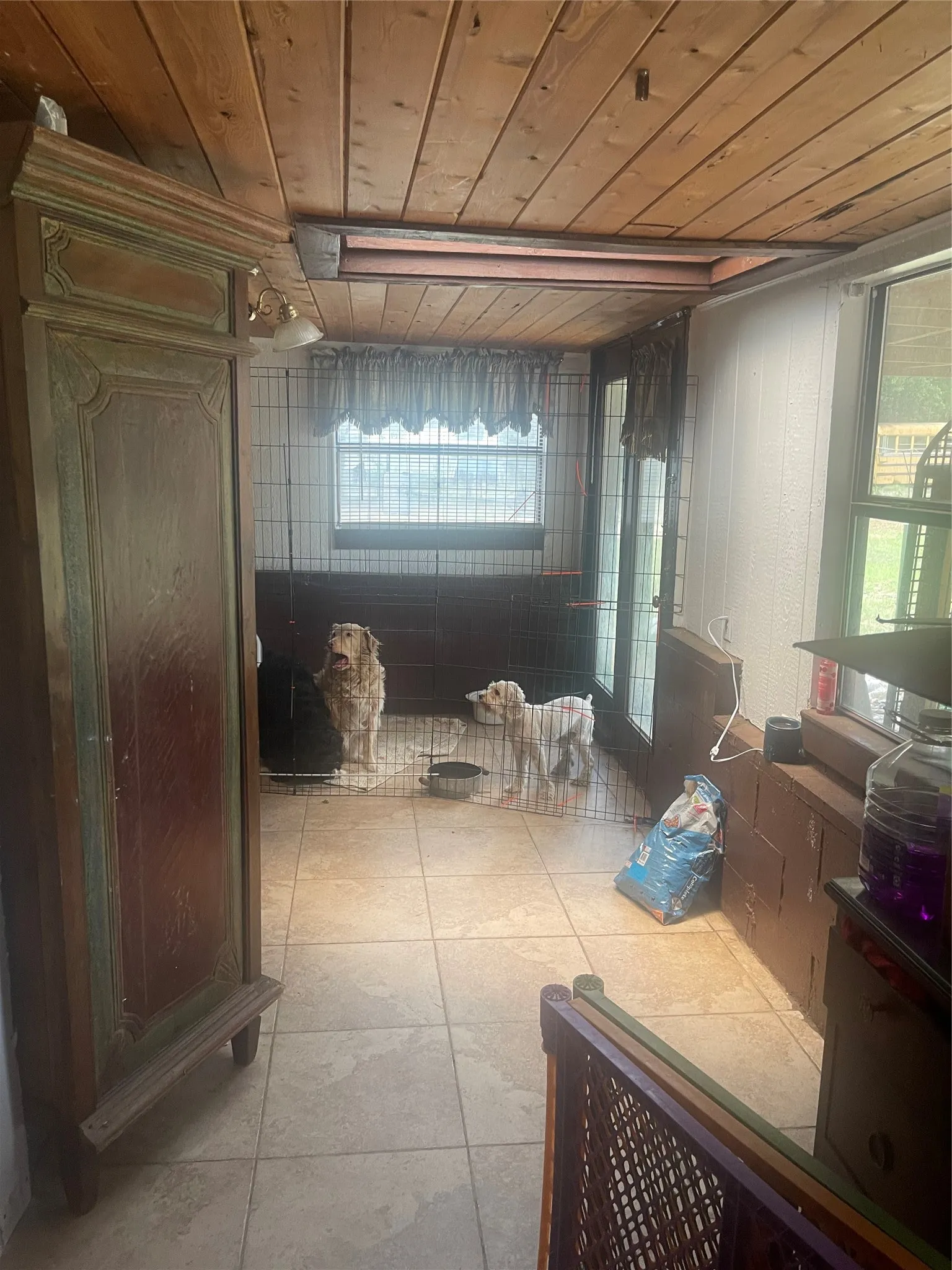 Single Family Residence For Sale in Upshur County , 976 E Water Tower Road, Big Sandy, Texas 75755, 3 Bedrooms, 2 Bathrooms, 2 Garage spaces, 1,823 Sqft, built in 1976, Price $265,000, mls#21318292, Real Estate Agent in Big Sandy, Homes For Sale in Upshur county, Homes For Sale in Big Sandy, Realtor in Big Sandy Texas, Real Estate Brokerage Independent Realty Texas, Luminita Cordes Realtor