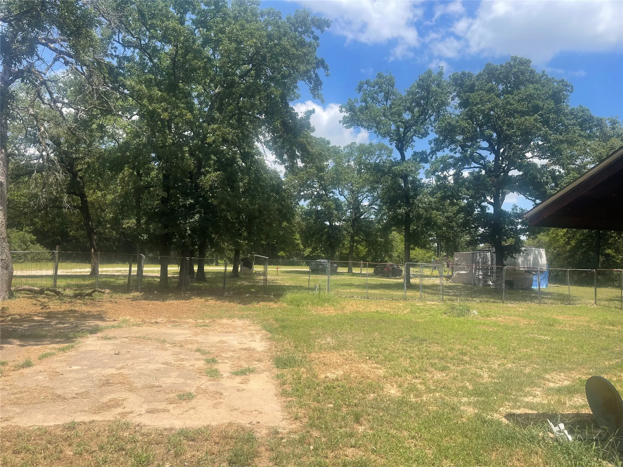 Single Family Residence For Sale in Upshur County , 976 E Water Tower Road, Big Sandy, Texas 75755, 3 Bedrooms, 2 Bathrooms, 2 Garage spaces, 1,823 Sqft, built in 1976, Price $265,000, mls#21318292, Real Estate Agent in Big Sandy, Homes For Sale in Upshur county, Homes For Sale in Big Sandy, Realtor in Big Sandy Texas, Real Estate Brokerage Independent Realty Texas, Luminita Cordes Realtor