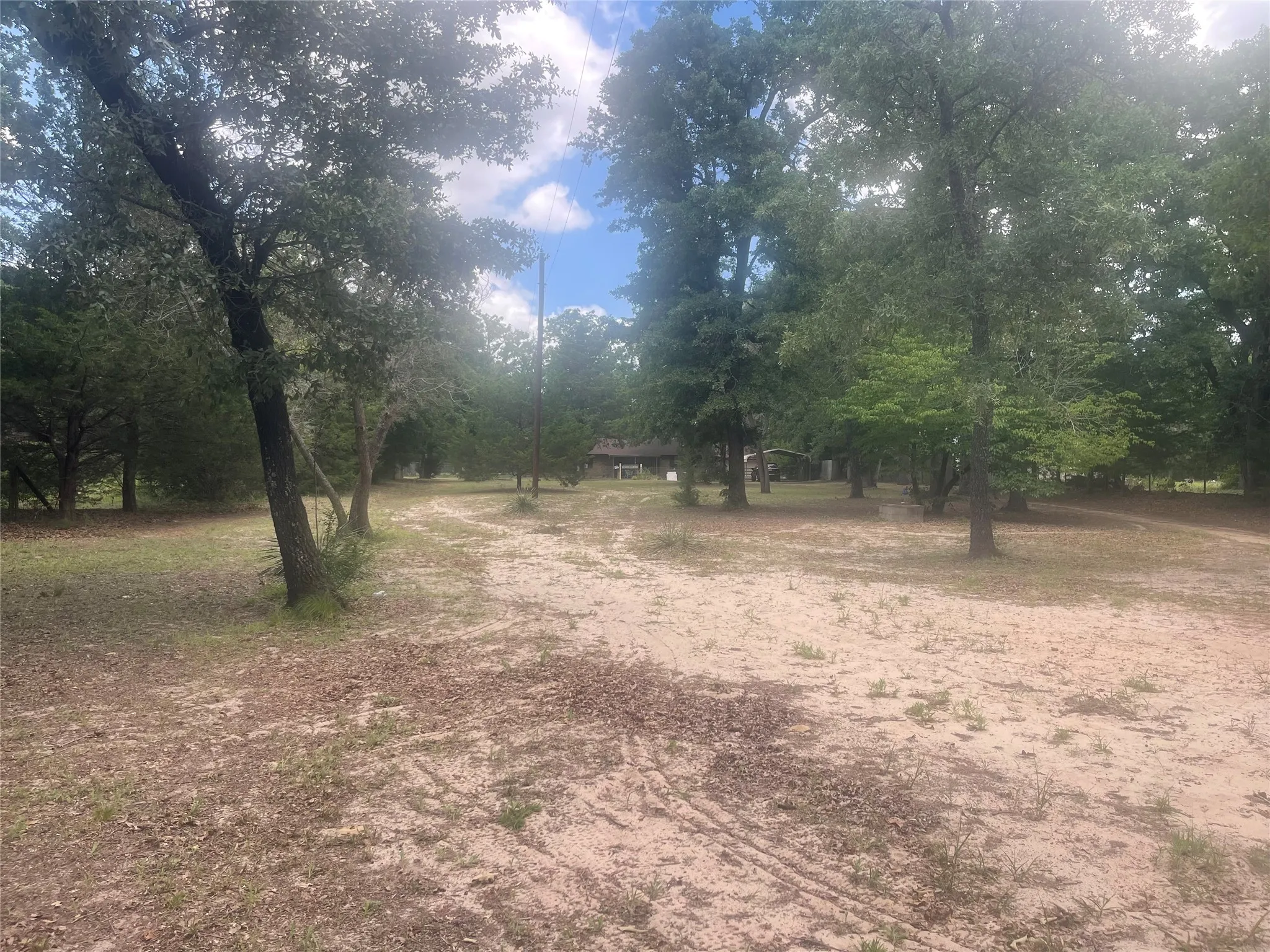 Single Family Residence For Sale in Upshur County , 976 E Water Tower Road, Big Sandy, Texas 75755, 3 Bedrooms, 2 Bathrooms, 2 Garage spaces, 1,823 Sqft, built in 1976, Price $265,000, mls#21318292, Real Estate Agent in Big Sandy, Homes For Sale in Upshur county, Homes For Sale in Big Sandy, Realtor in Big Sandy Texas, Real Estate Brokerage Independent Realty Texas, Luminita Cordes Realtor